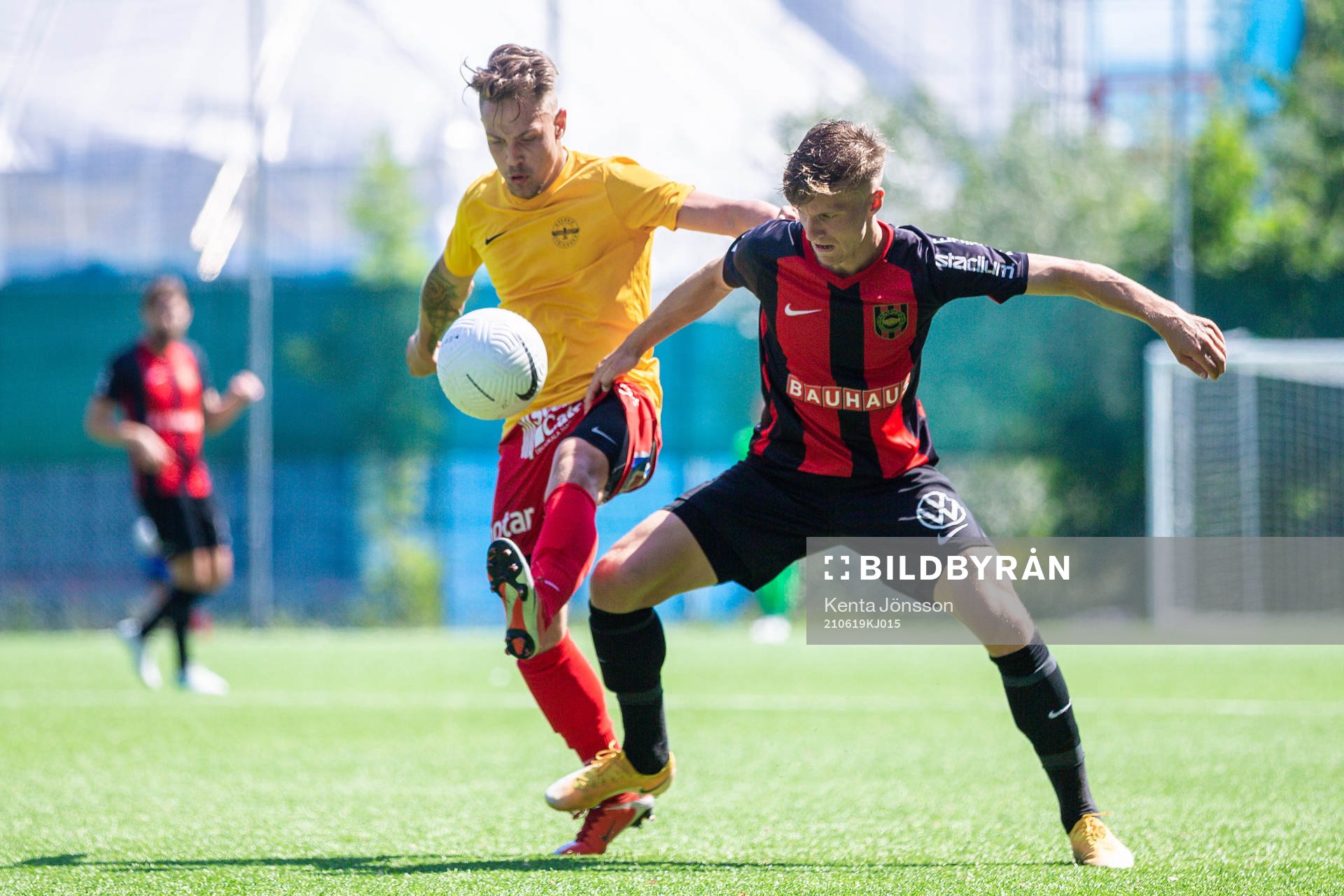 Brommapojkarnas Samuel Leach Holm och Örebro Syrianskas