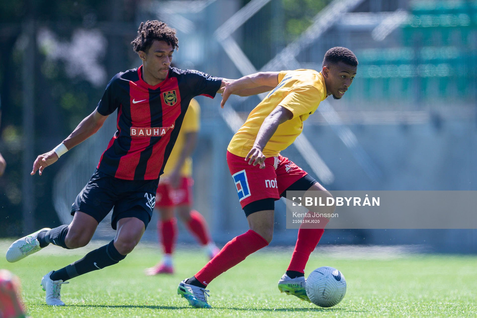 Brommapojkarnas Jesper Ceesay och Örebro Syrianskas Joel