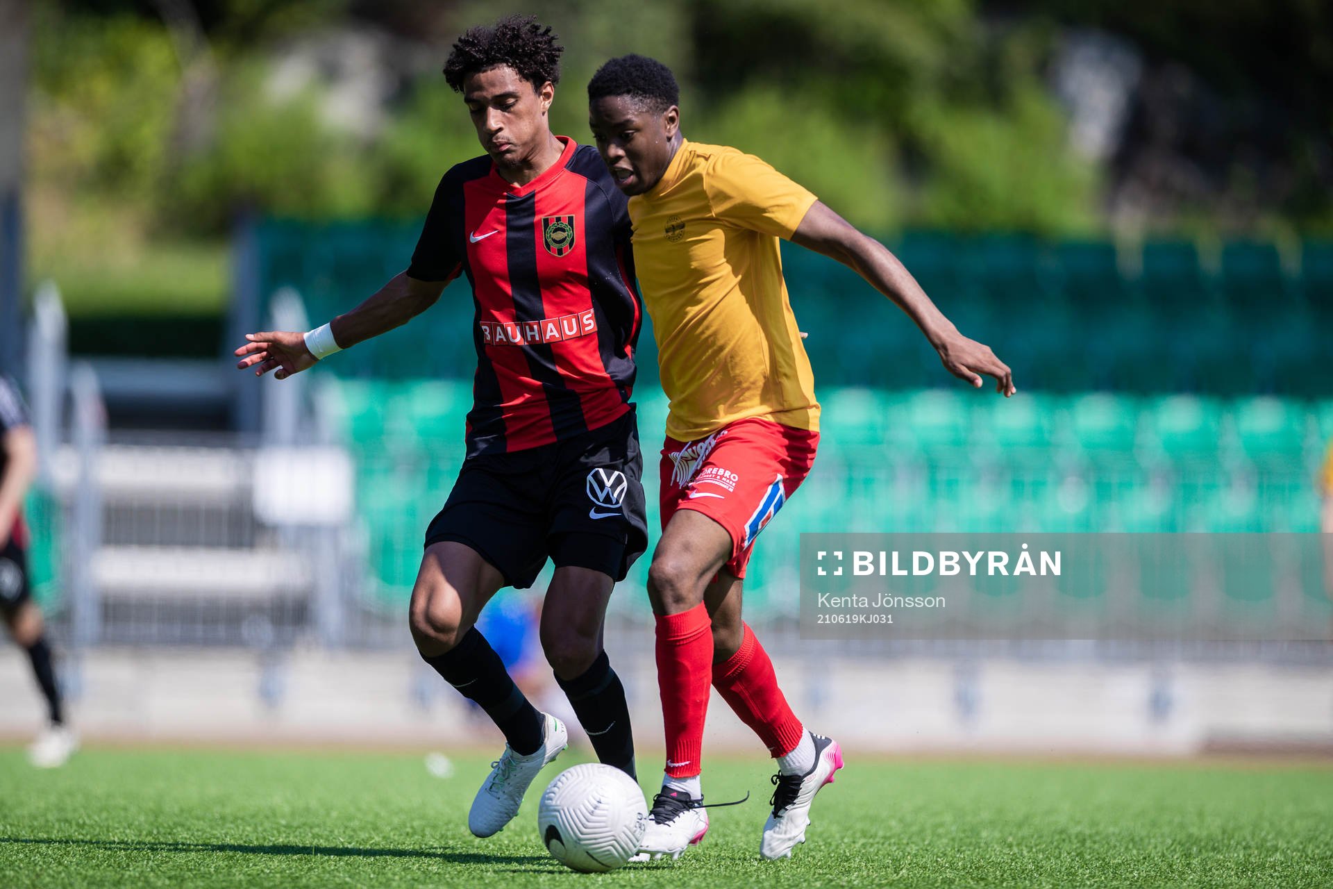 Brommapojkarnas Jesper Ceesay och Örebro Syrianskas Nadir