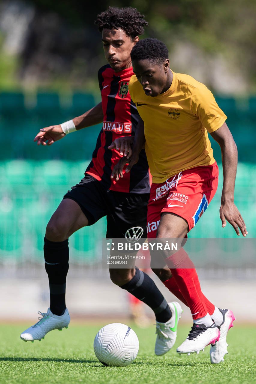 Brommapojkarnas Jesper Ceesay och Örebro Syrianskas Nadir