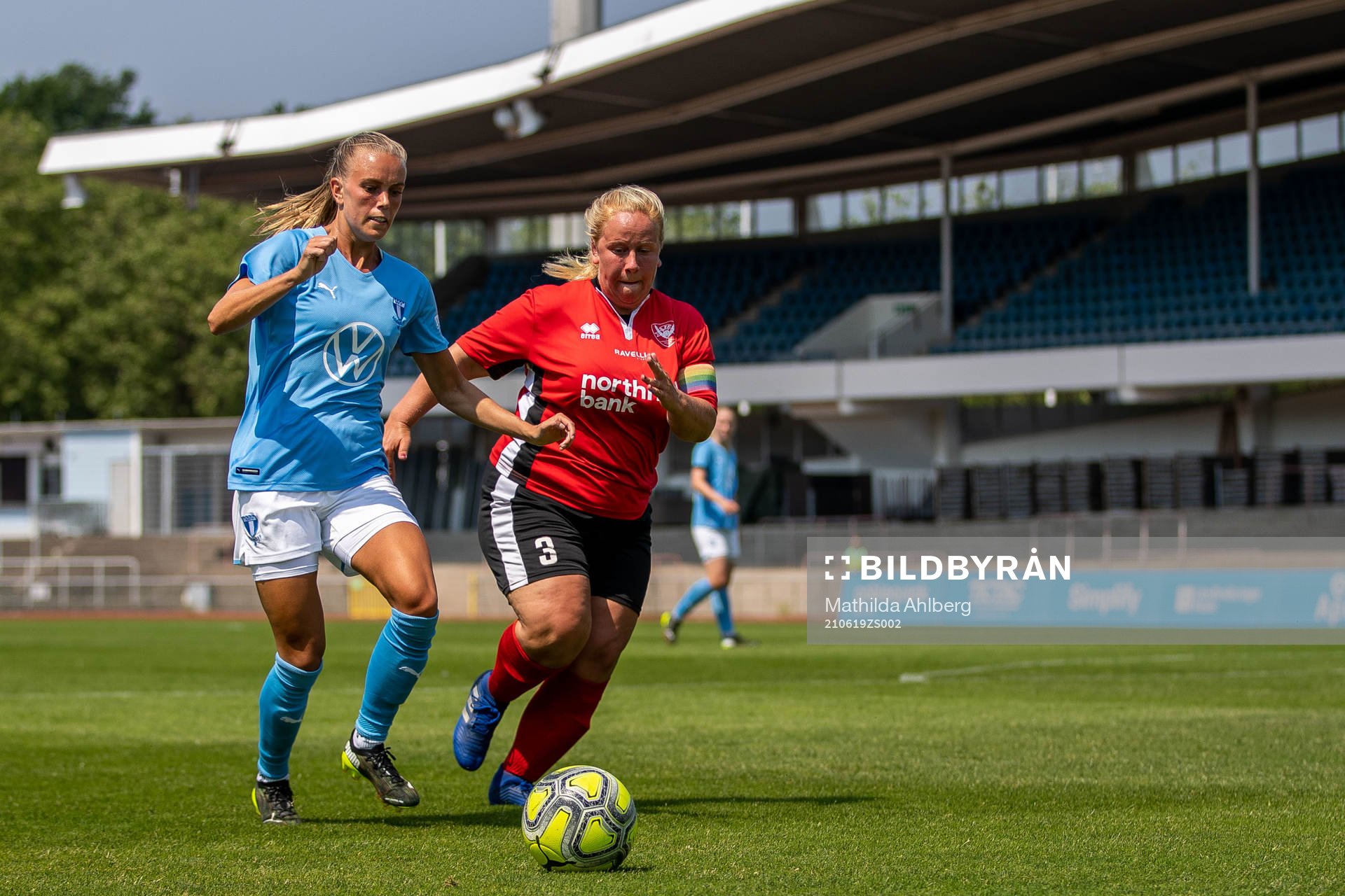 Malmö FFs Elin Björklund och Lindeborgs Sofia Jönsson