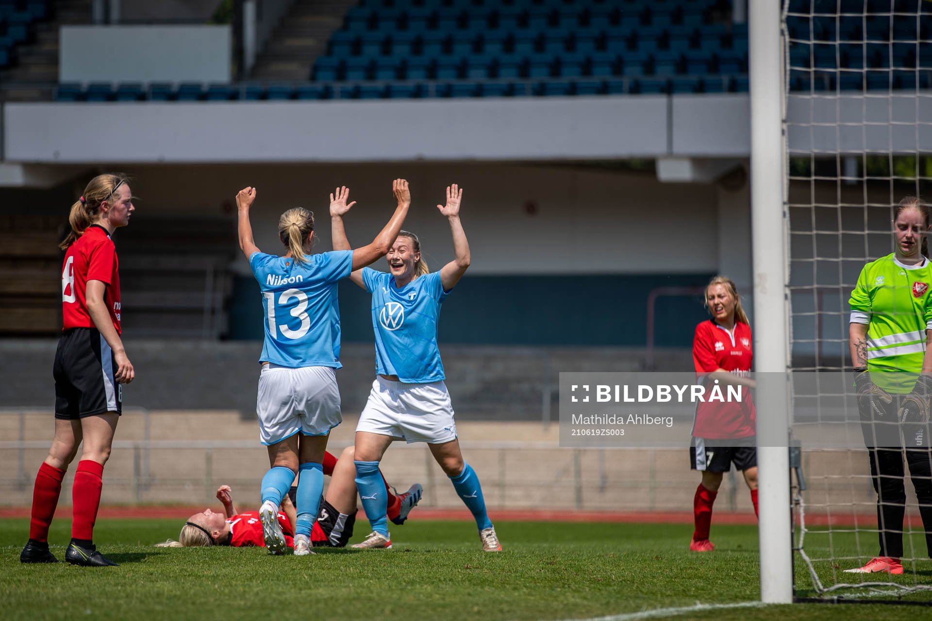 Malmö FFs Madeleine Hejde jublar med lagkamrater