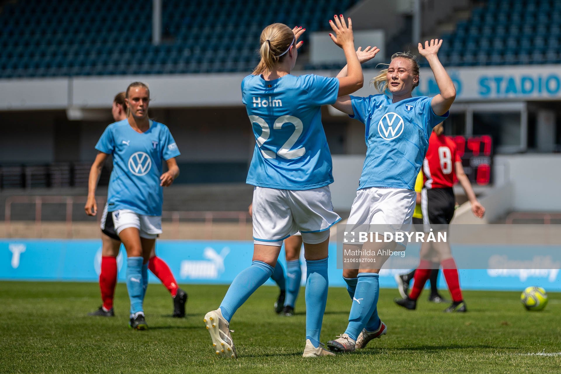 Malmö FFs Madeleine Hejde jublar med lagkamrater