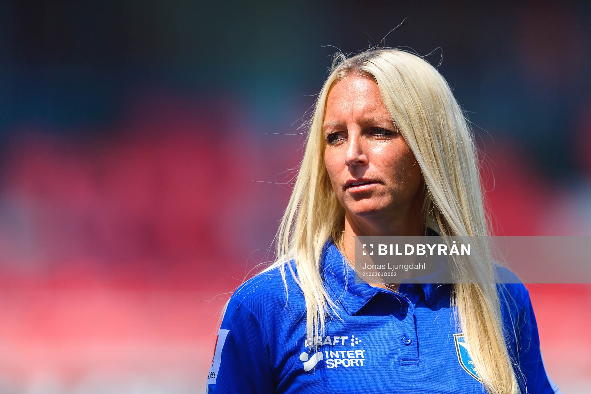 Växjös tränare Maria Nilsson före fotbollsmatchen i