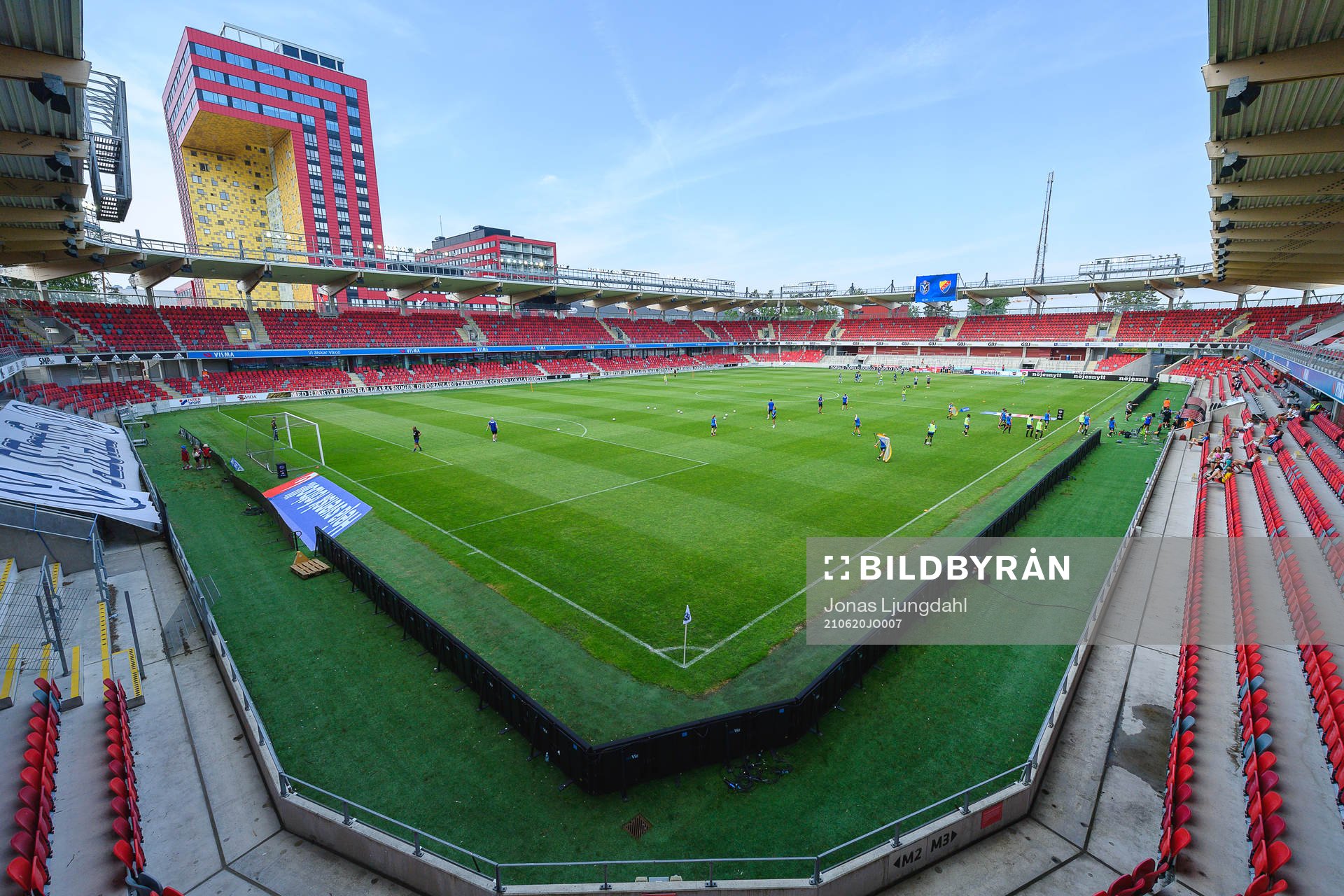 Interiör vy från Visma Arena före fotbollsmatchen i