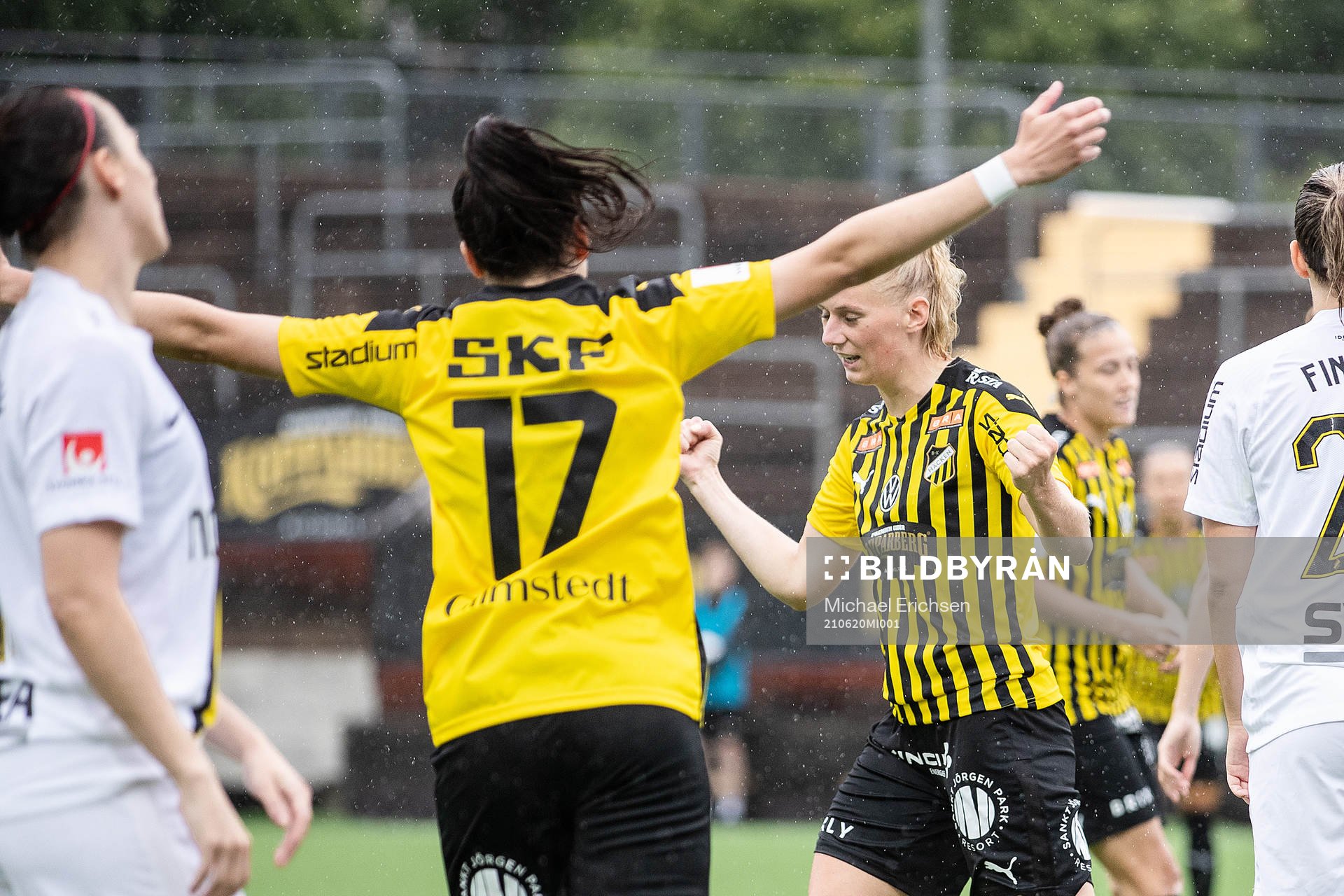 Häckens Stina Blackstenius jublar
