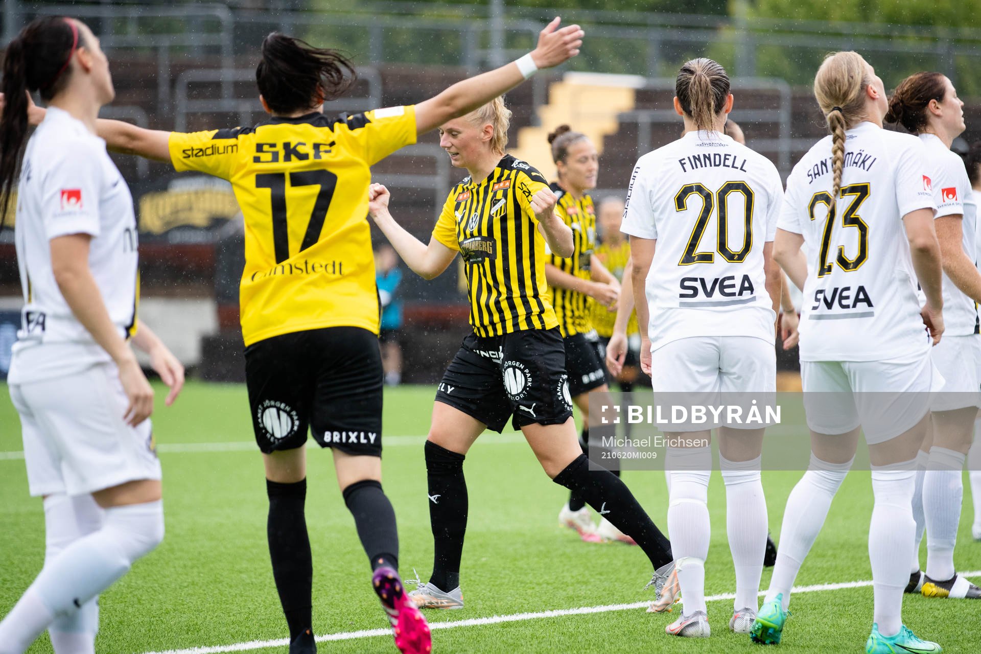 Häckens Stina Blackstenius jublar