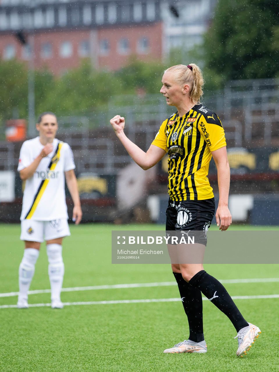 Häckens Stina Blackstenius jublar