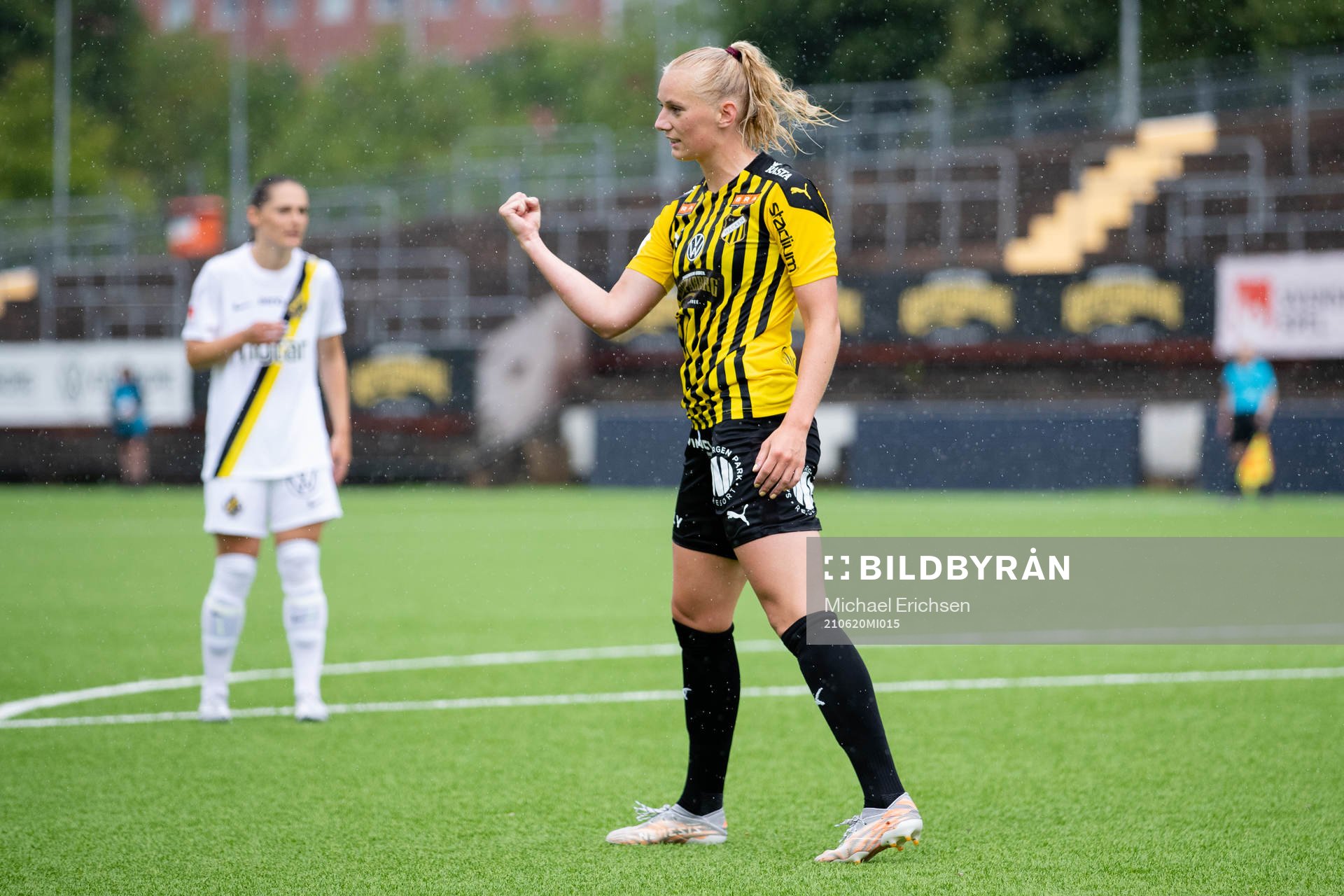 Häckens Stina Blackstenius jublar efter 2-0 under fotbollsmatchen i Damallsvenskan mellan Häcken och AIK den 20 juni 2021 i Göteborg. 