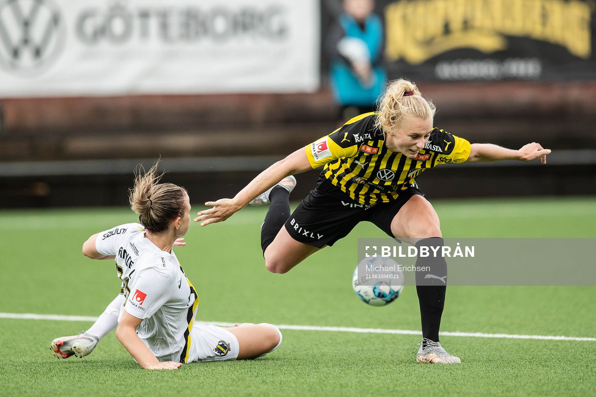 s Evelina Finndell och Häckens Stina Blackstenius