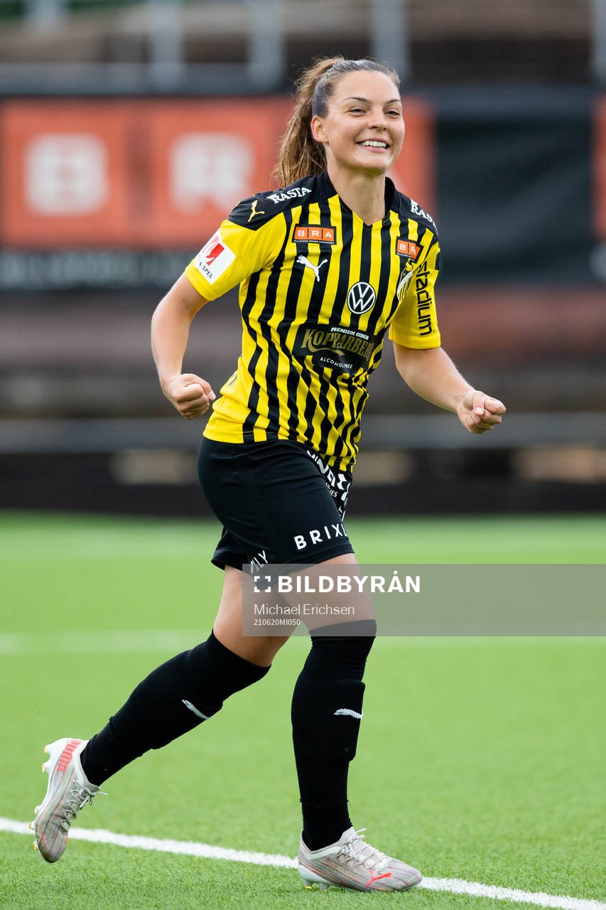 Häckens Johanna Rytting Kaneryd jublar efter 9-0 under fotbollsmatchen i Damallsvenskan mellan Häcken och AIK den 20 juni 2021 i Göteborg. 