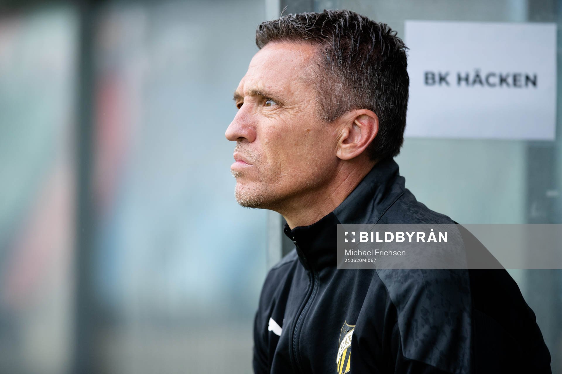 Häckens tränare Mats Gren innan fotbollsmatchen i