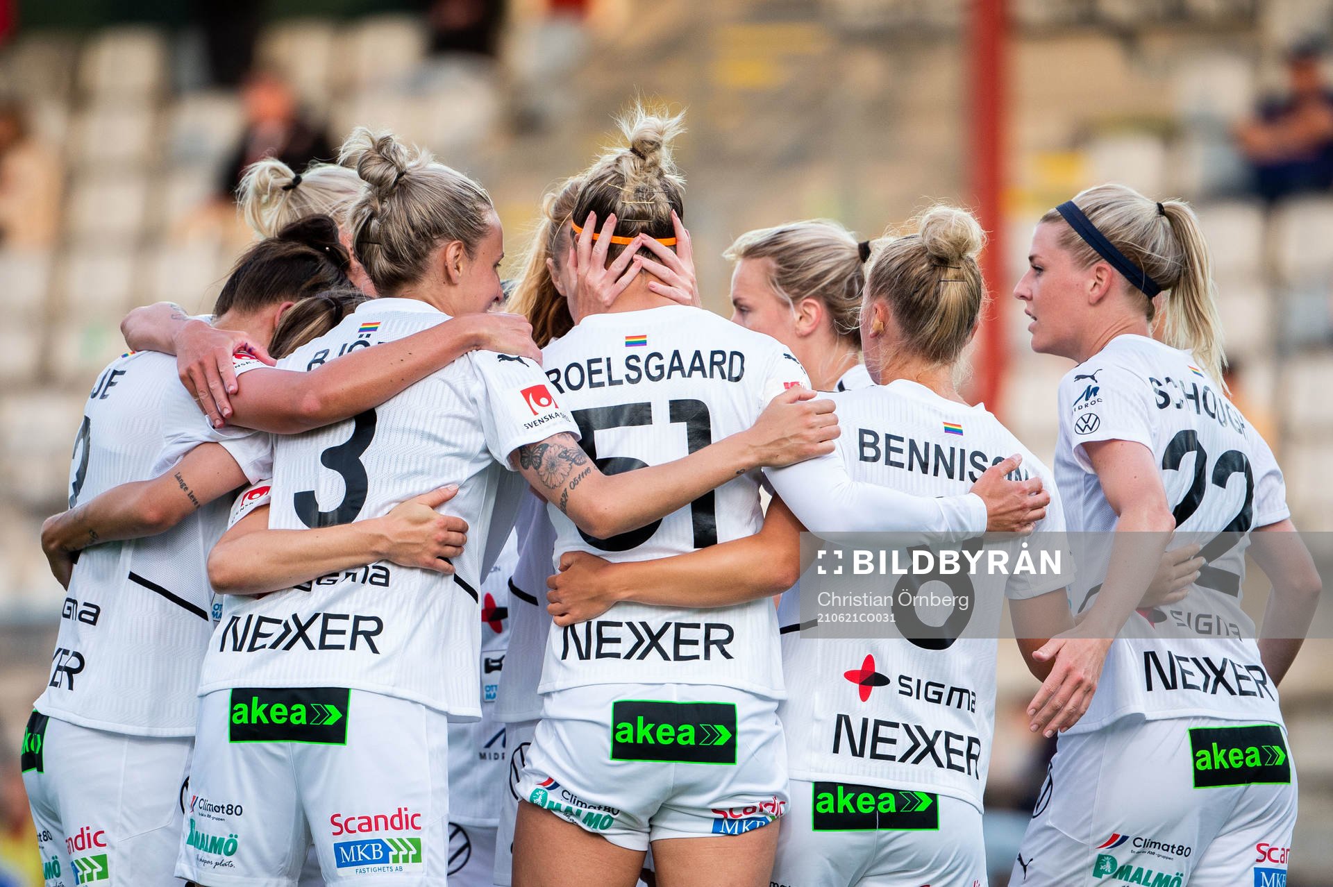 Rosengårds Sanne Troelsgaard jublar med lagkamrater