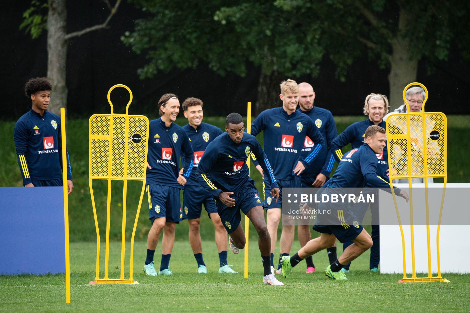 Alexander Isak and Viktor Claesson of the Swedish national