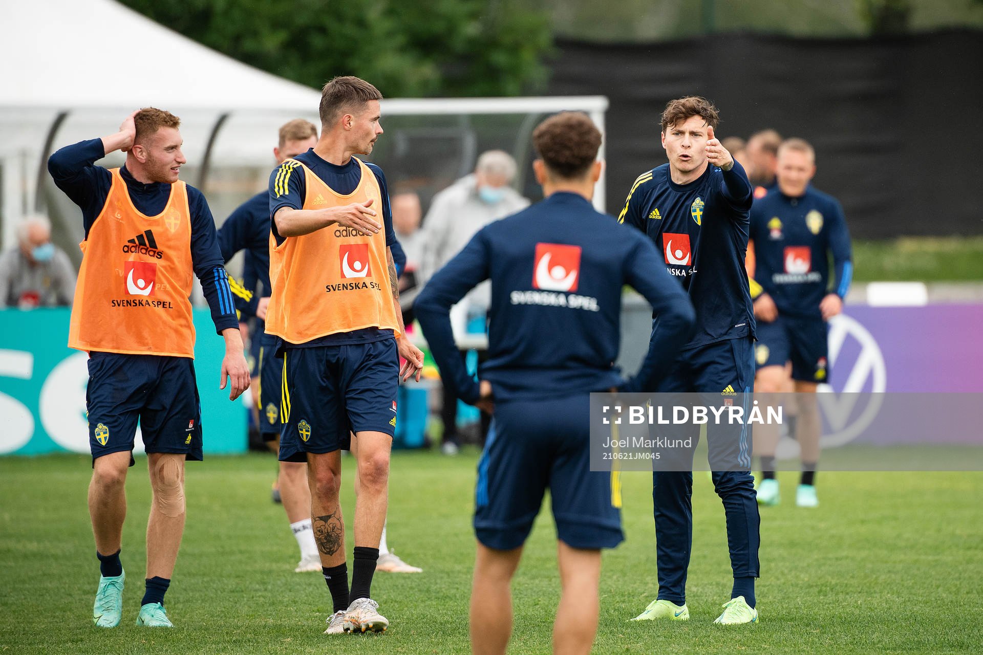 Mikael Lustig and Victor Nilsson Lindelöf of the Swedish