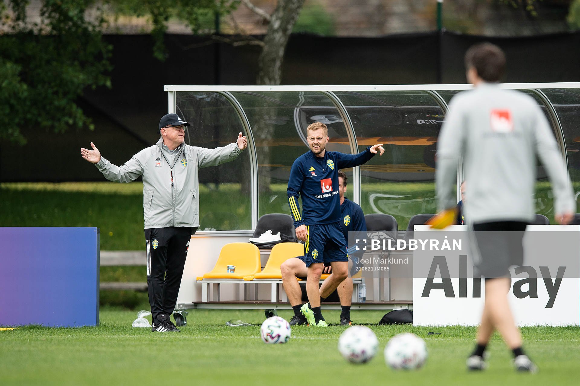 head coach Janne Andersson and Sebastian Larsson of the