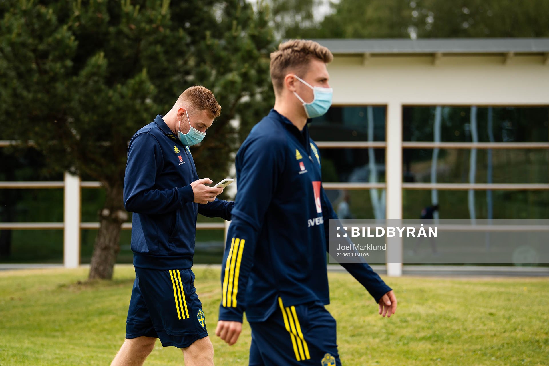 Dejan Kulusevski and Mattias Svanberg of the Swedish