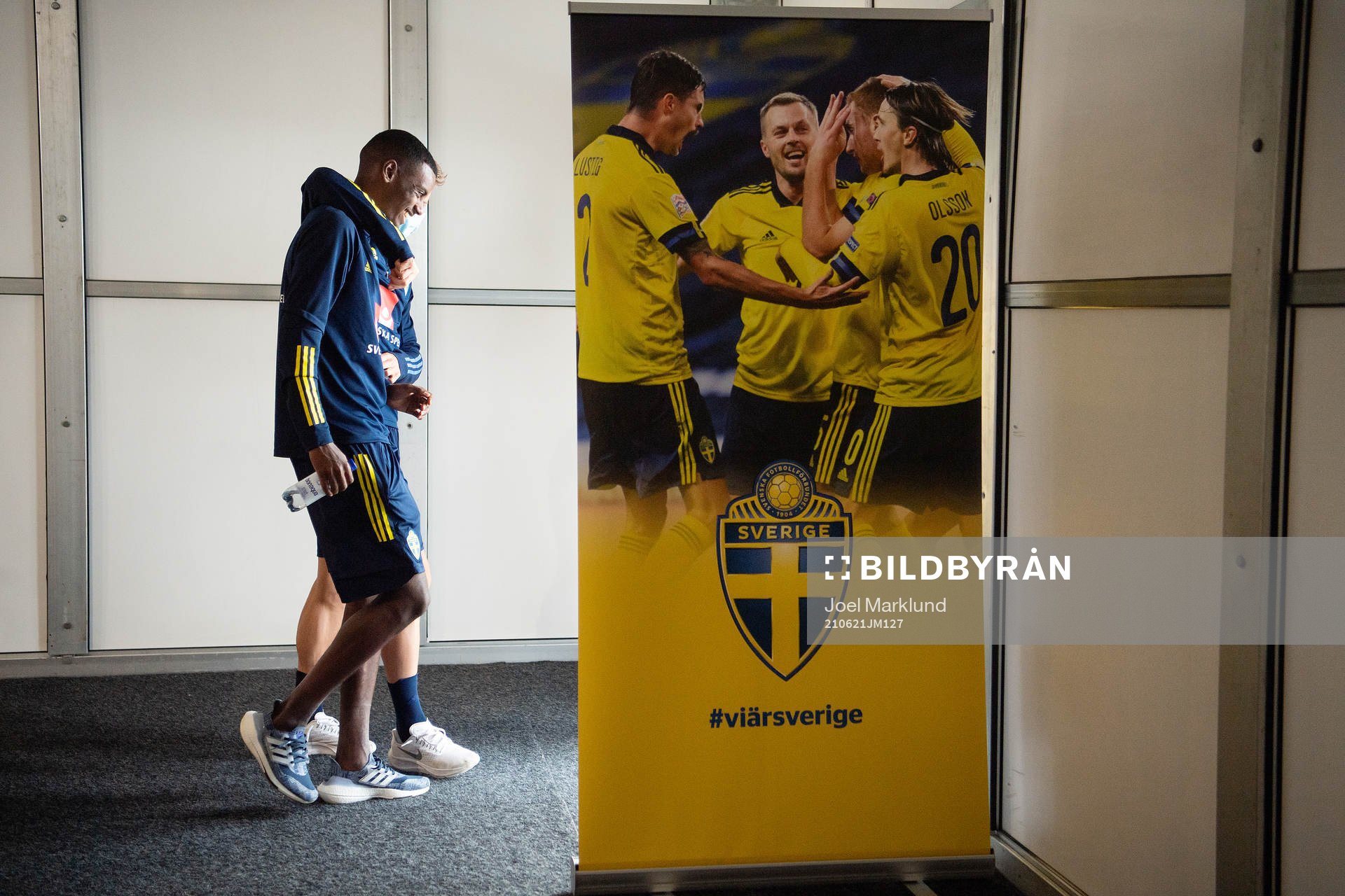 Alexander Isak and Mattias Svanberg of the Swedish national