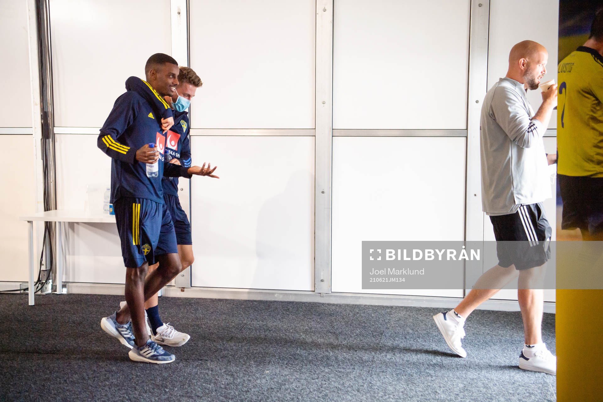 Alexander Isak and Mattias Svanberg of the Swedish national