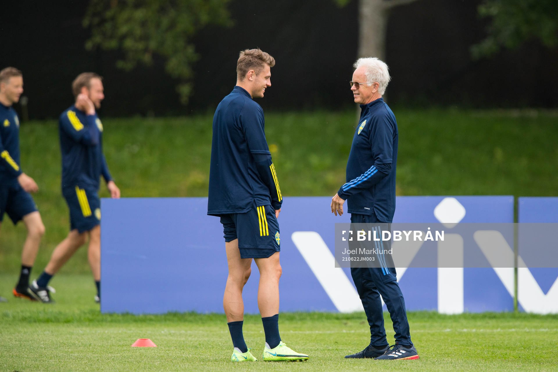 Mattias Svanberg and team doctor Anders Valentin of the