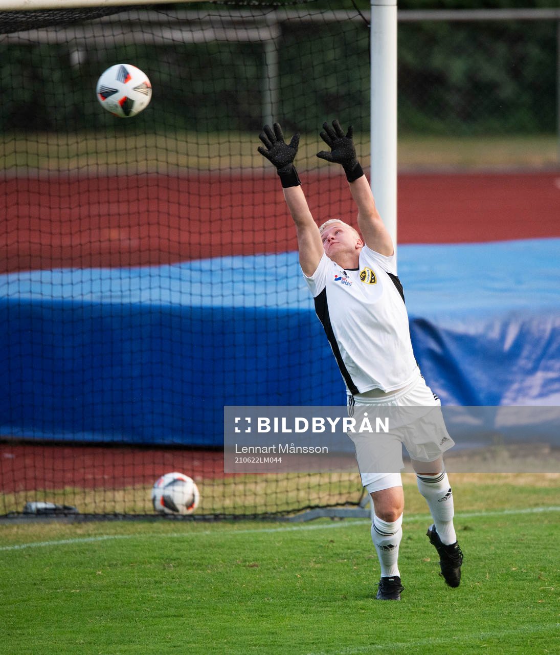 IFK Hässleholms Jacob Holmberg tvingas släppa in ett mål