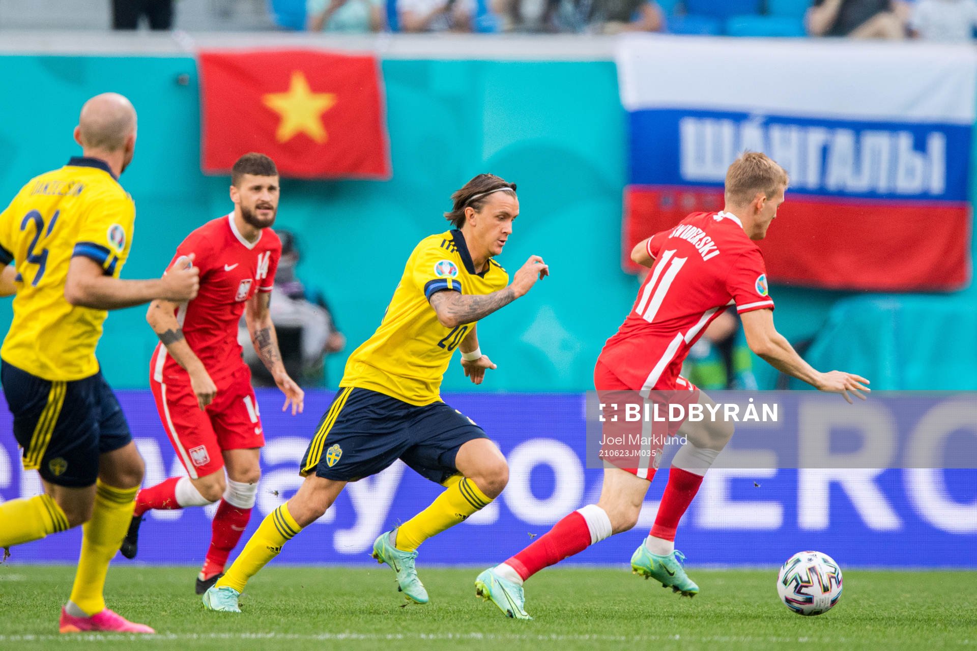 Kristoffer Olsson of Sweden and Karol Swiderski of Poland