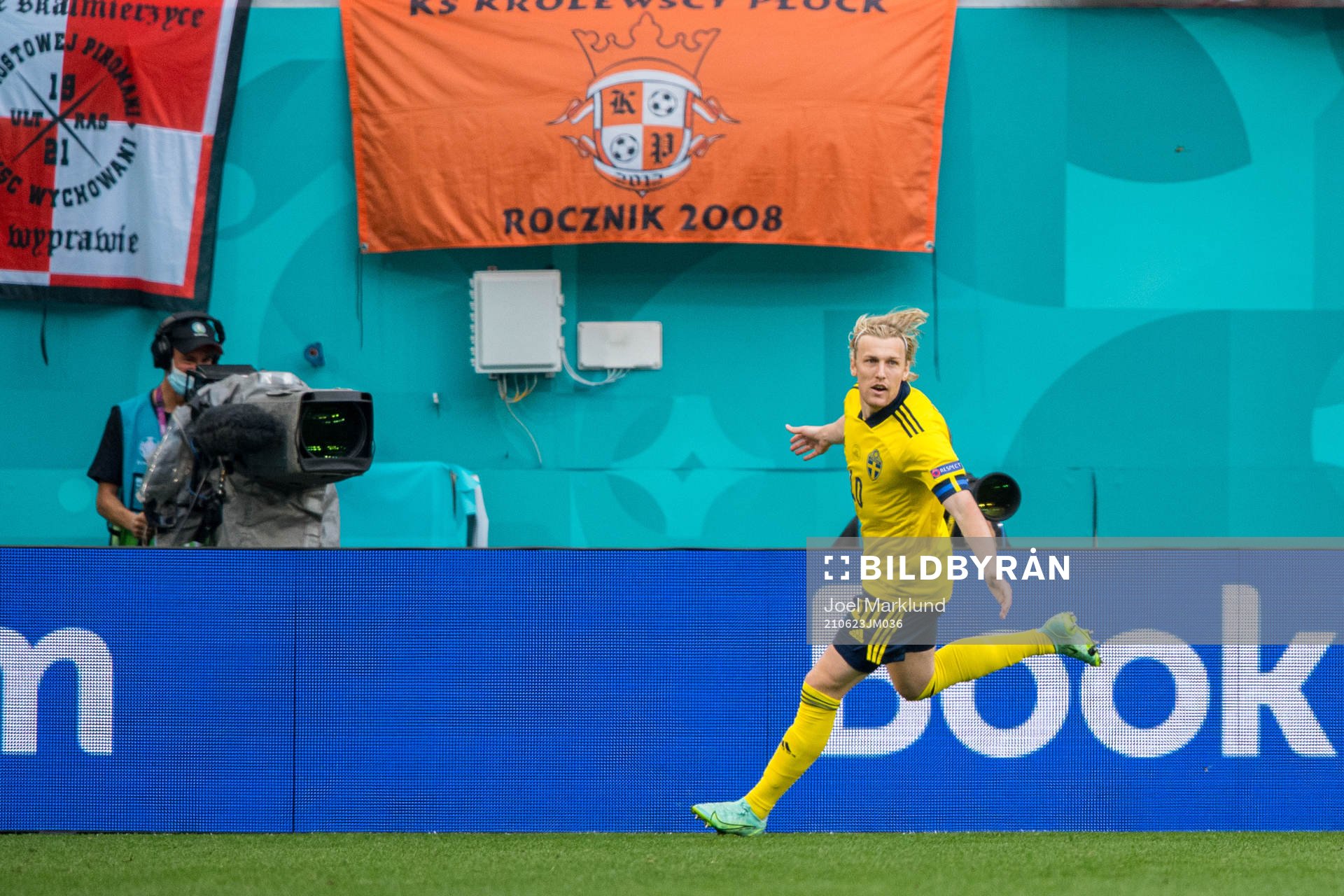 Emil Forsberg of Sweden celebrates