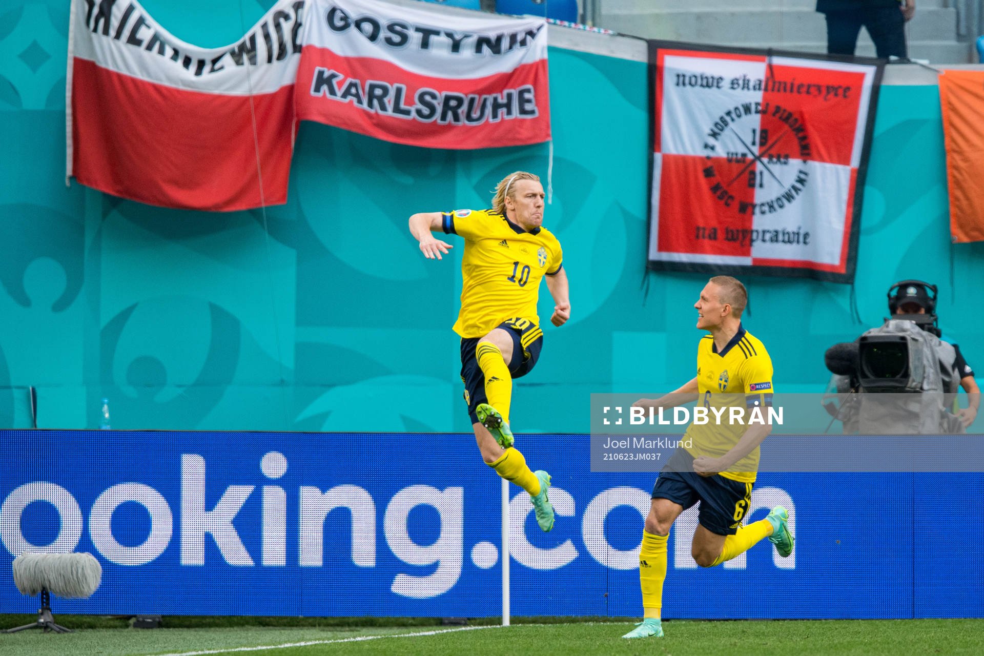 Emil Forsberg of Sweden celebrates