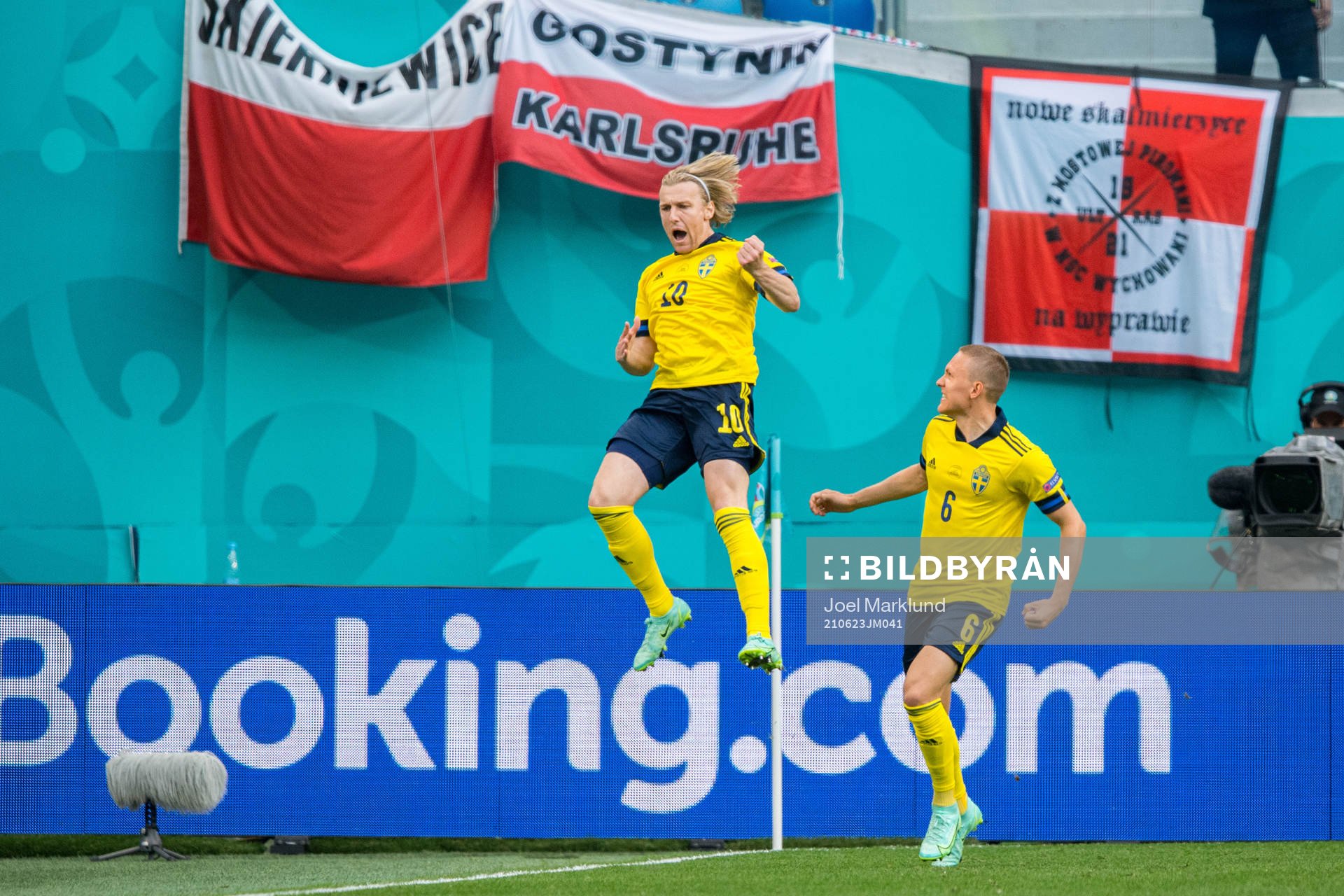 Emil Forsberg of Sweden celebrates