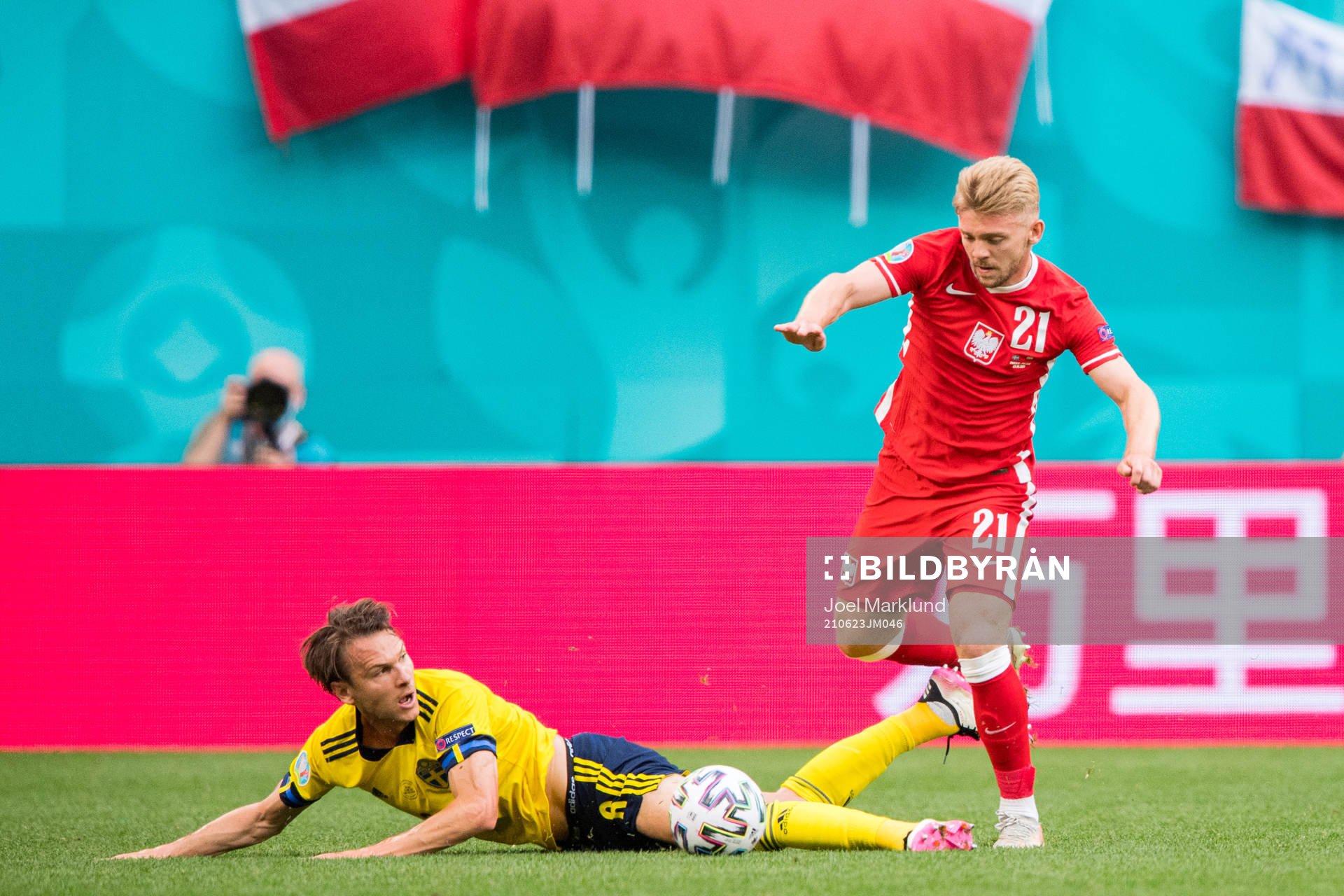 Albin Ekdal of Sweden and Kamil Jozwiak of Poland
