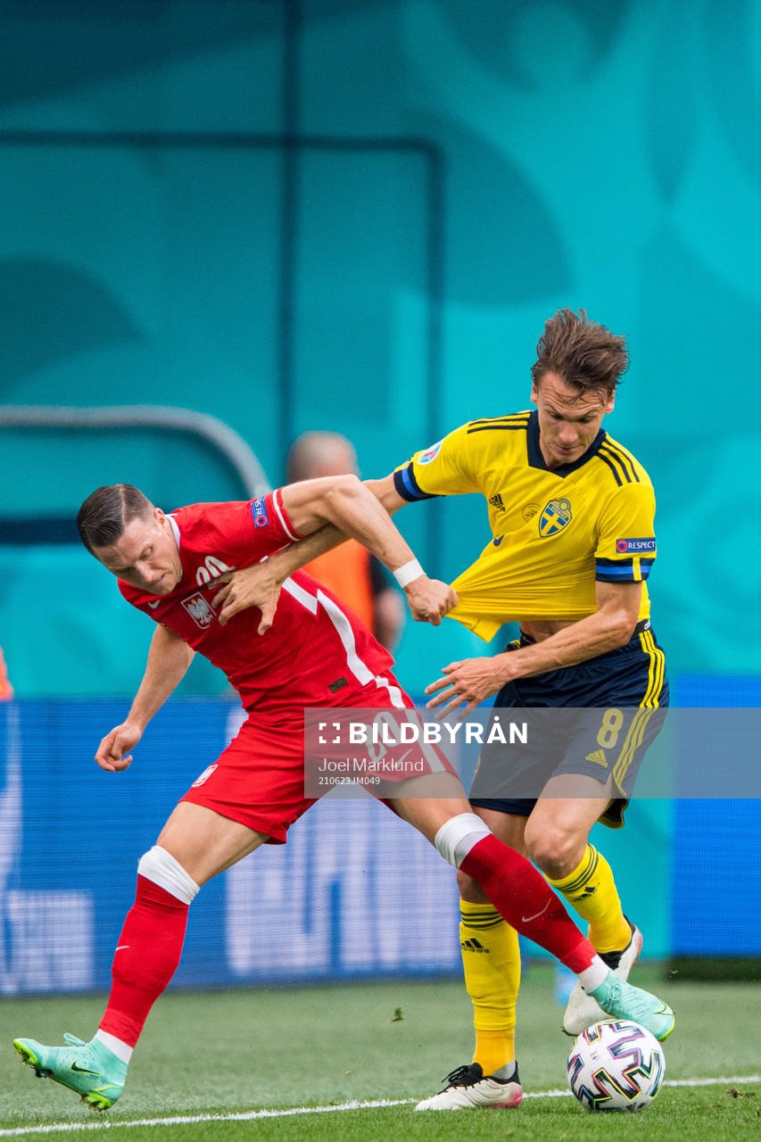 Piotr Zielinski of Poland and Albin Ekdal of Sweden