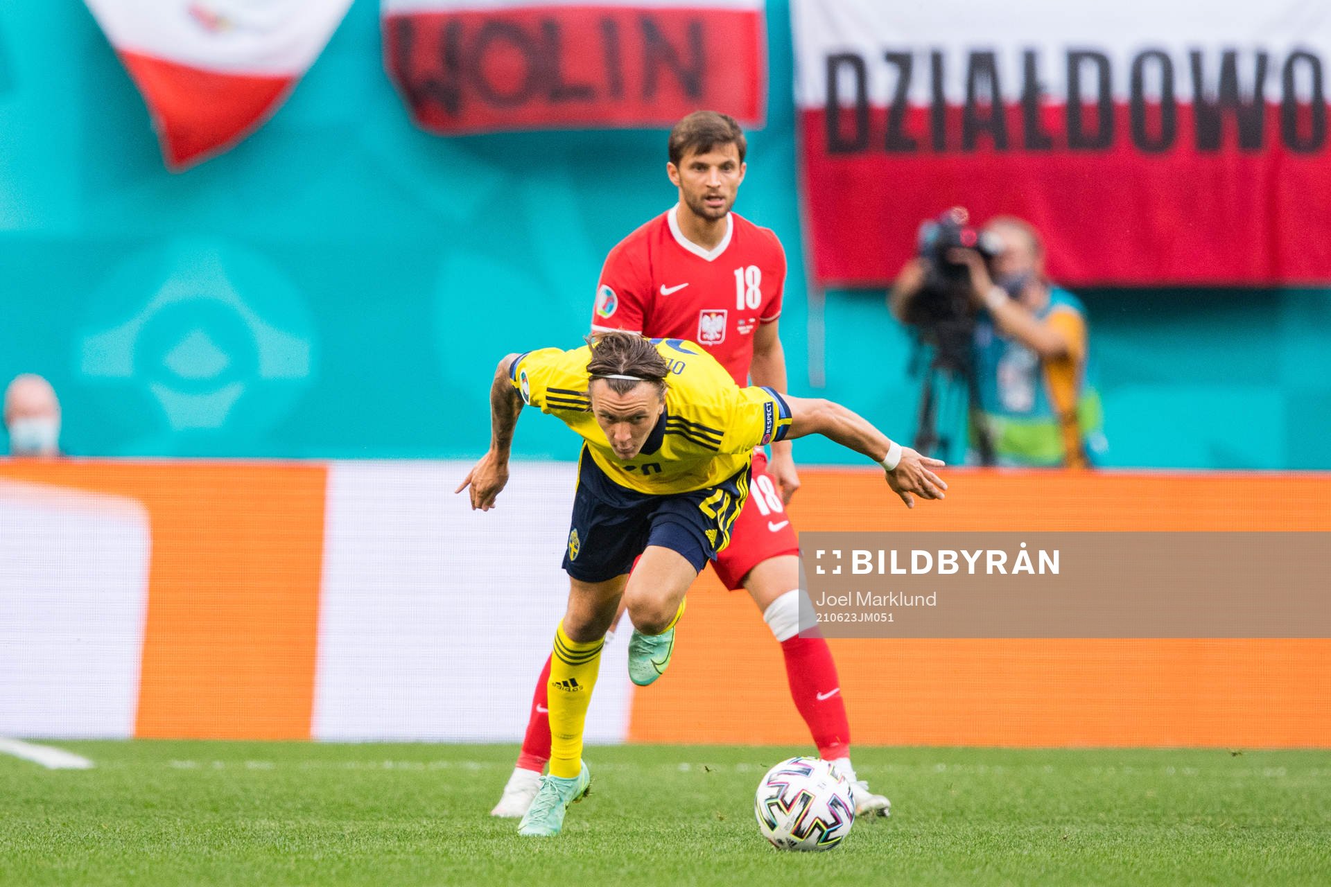 Kristoffer Olsson of Sweden and Bartosz Bereszynski of