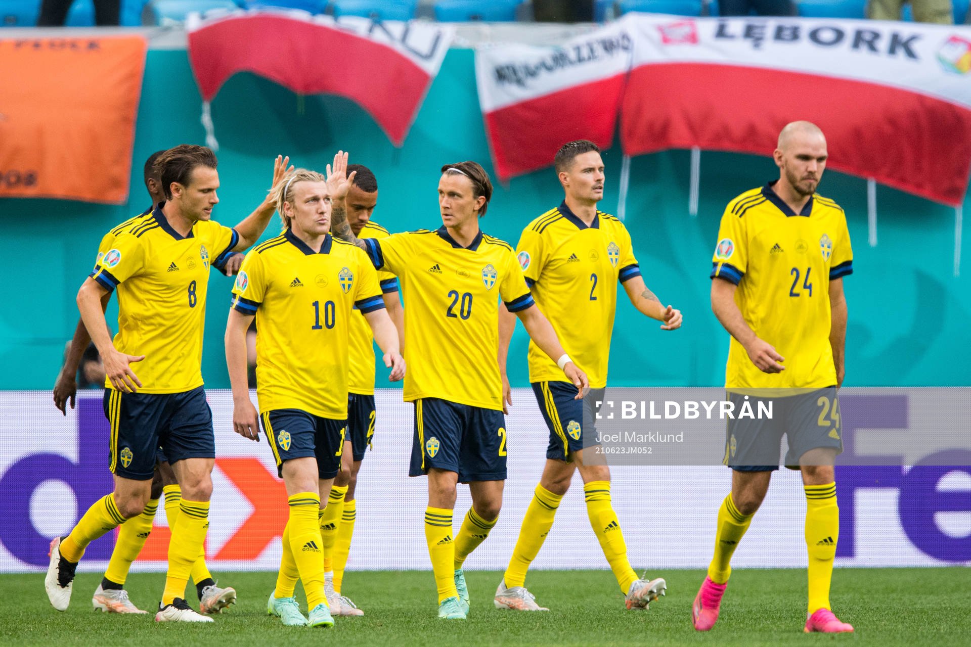 Players of Sweden celebrates