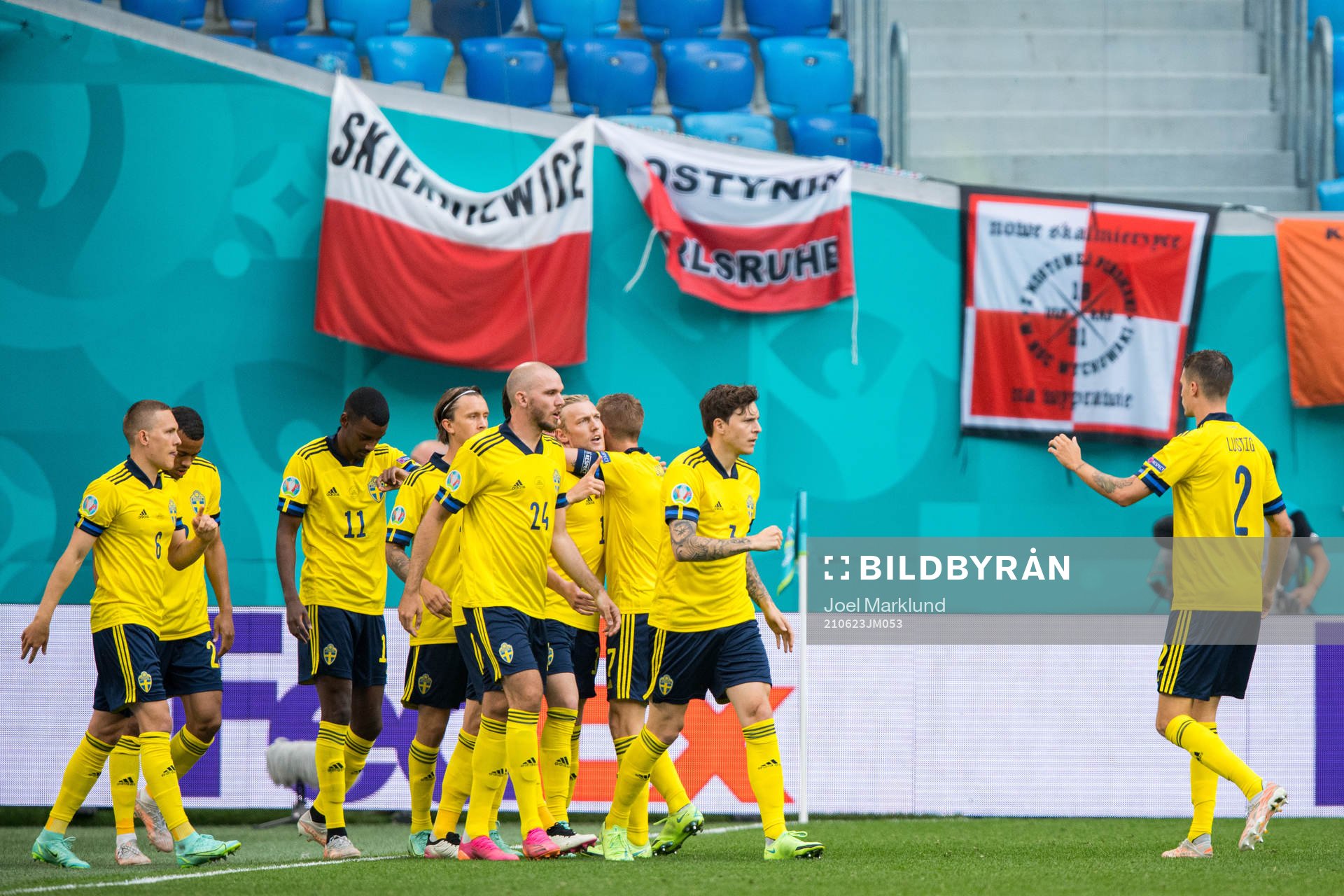 Players of Sweden celebrates