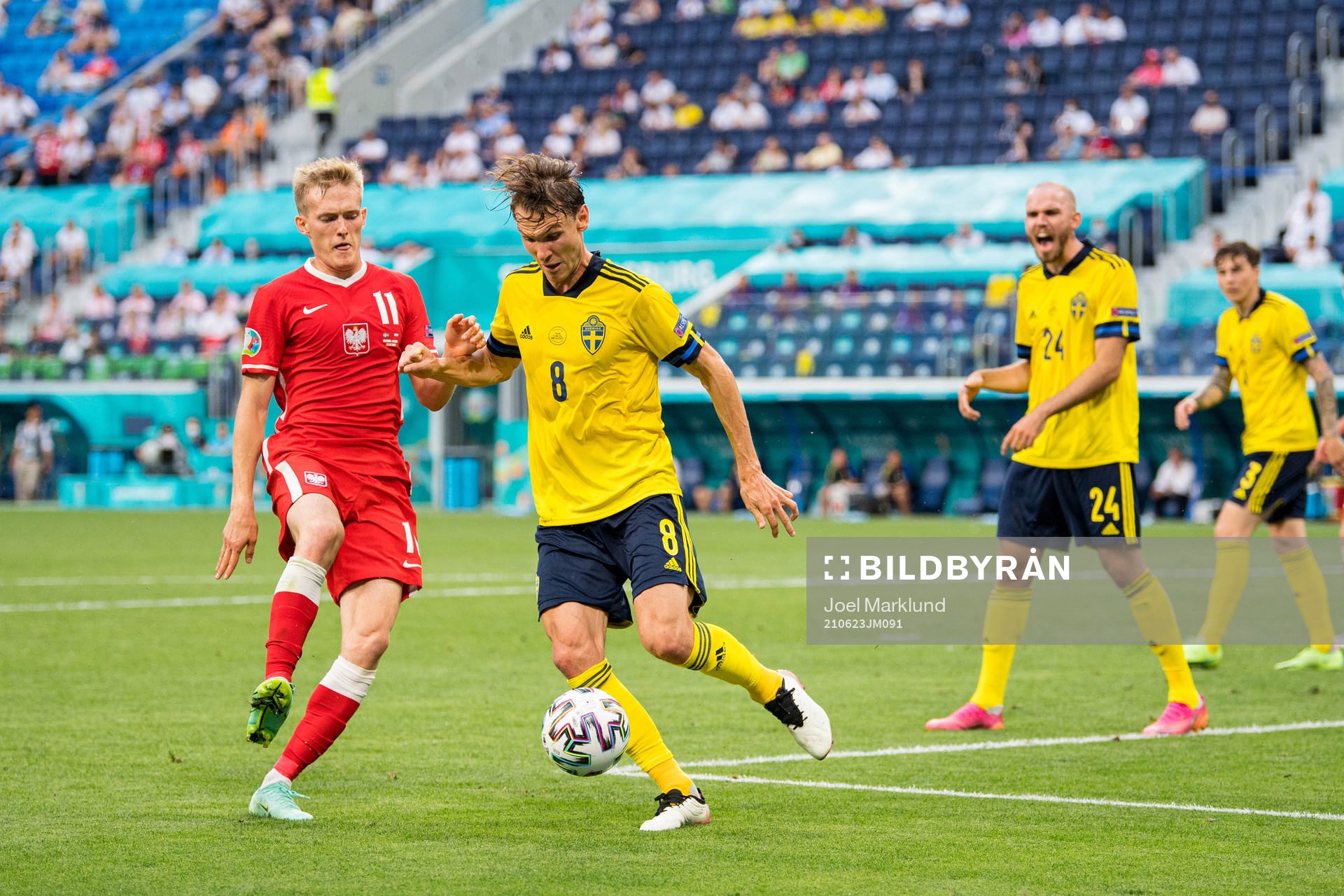 Karol Swiderski of Poland and Albin Ekdal of Sweden