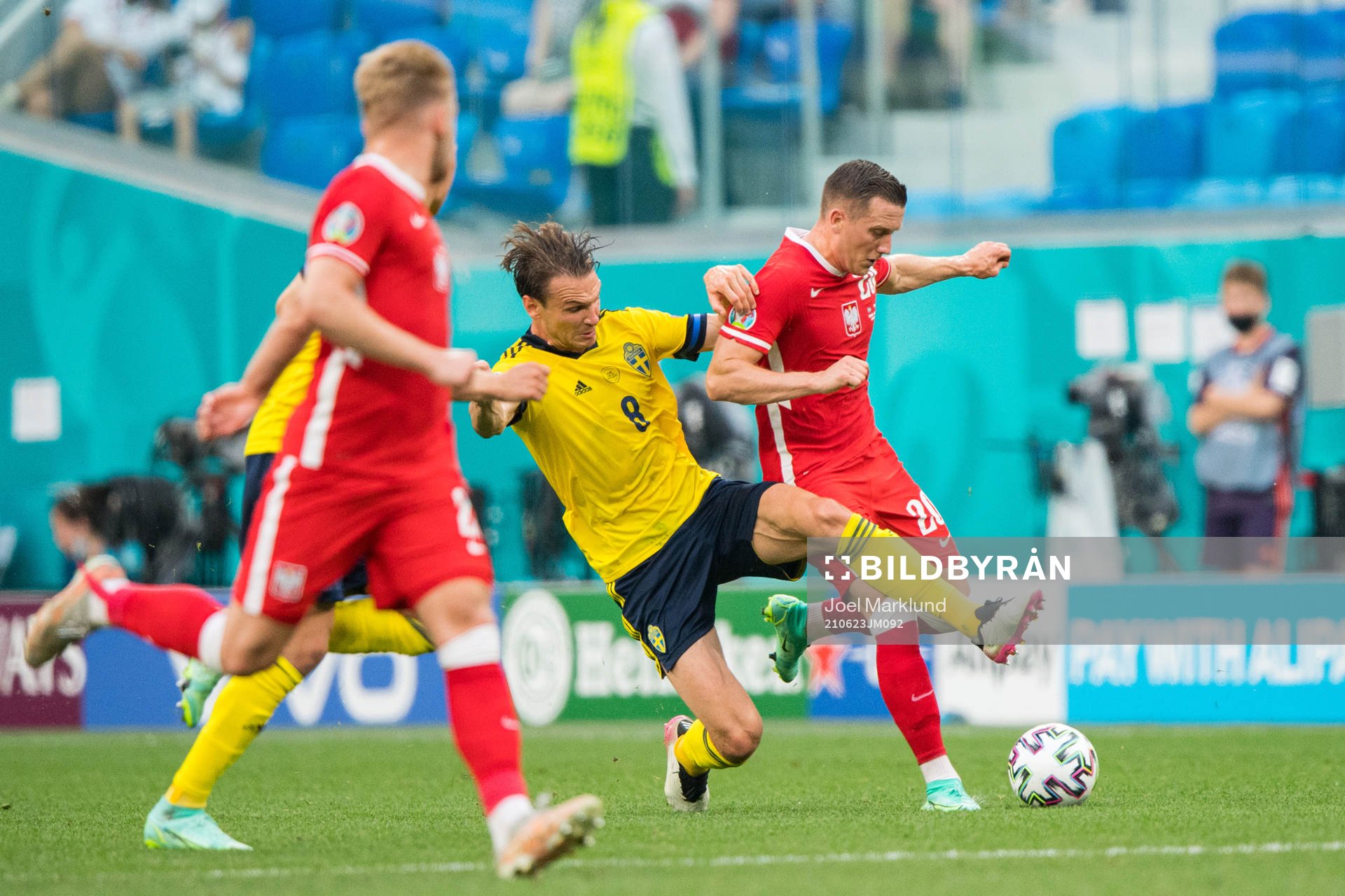Albin Ekdal of Sweden and Piotr Zielinski of Poland