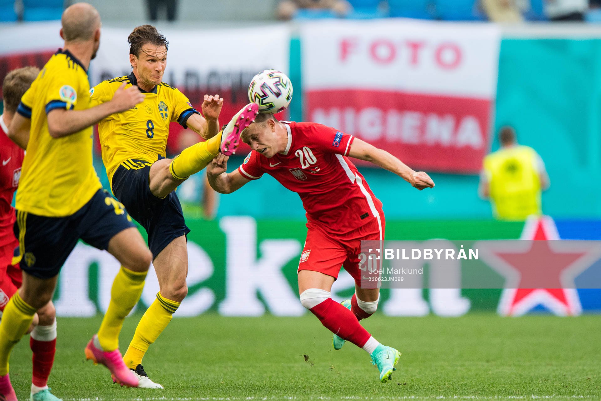Albin Ekdal of Sweden and Piotr Zielinski of Poland