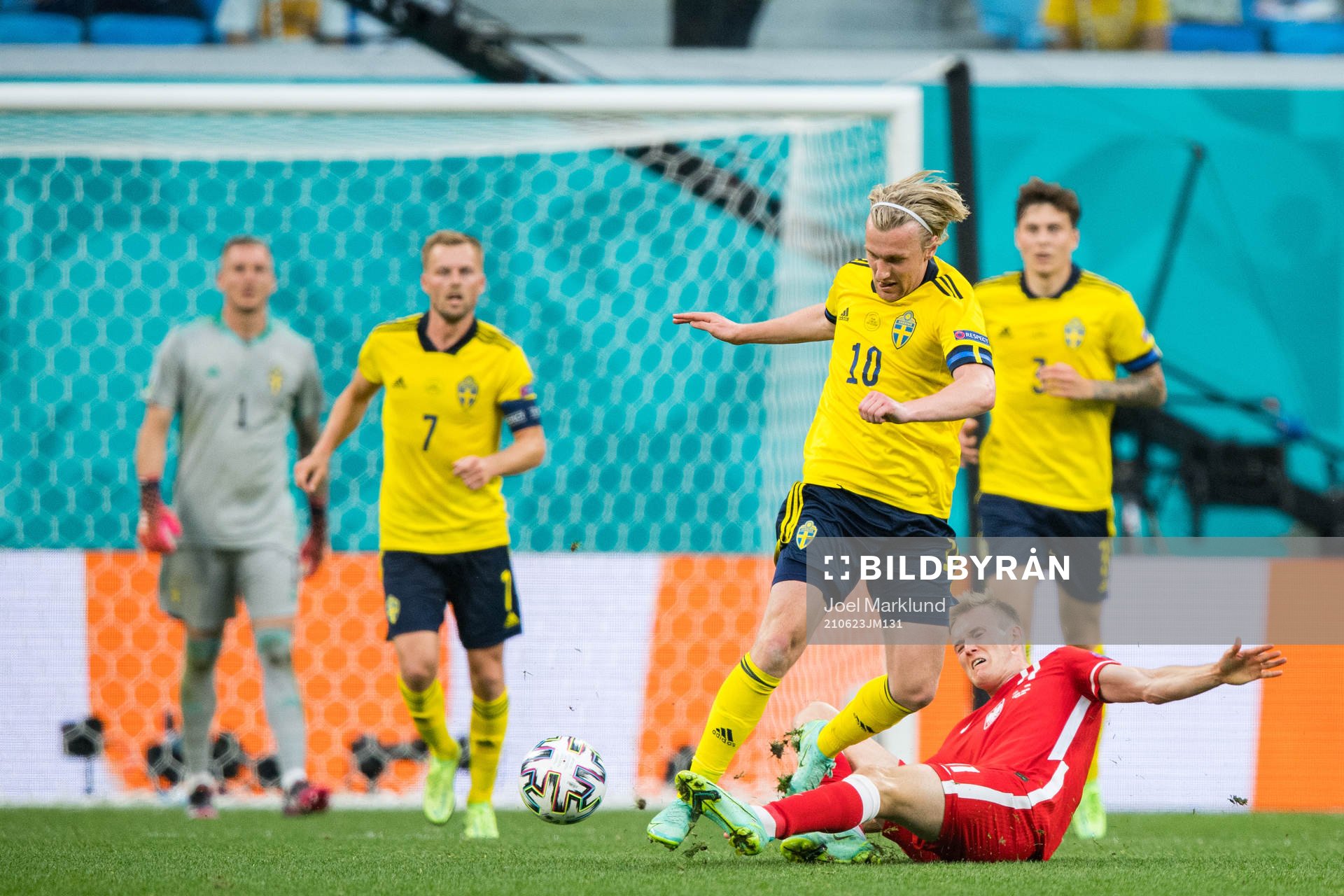 Emil Forsberg of Sweden and Karol Swiderski of Poland