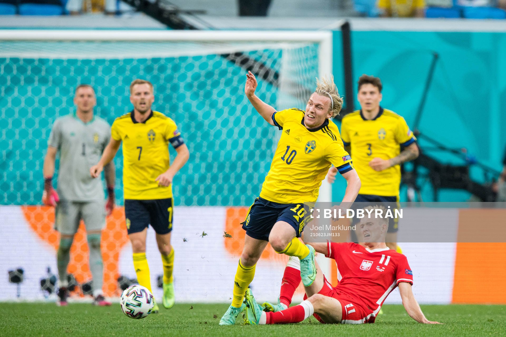 Emil Forsberg of Sweden and Karol Swiderski of Poland