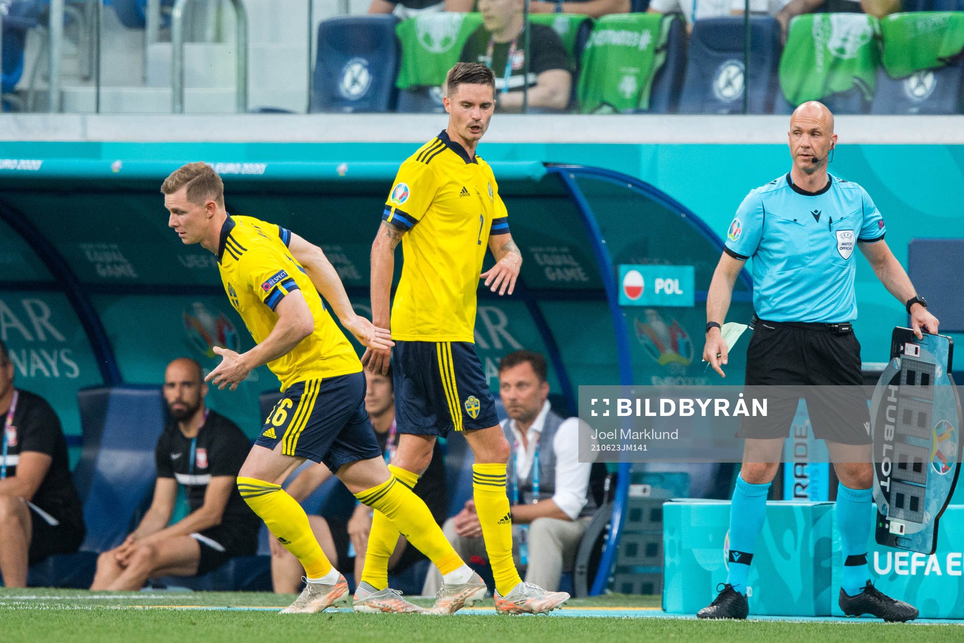 Emil Krafth change with Mikael Lustig of Sweden during the UEFA Euro 2020 Football Championship match between Sweden and Poland on June 23, 2021 in Saint Petersburg.