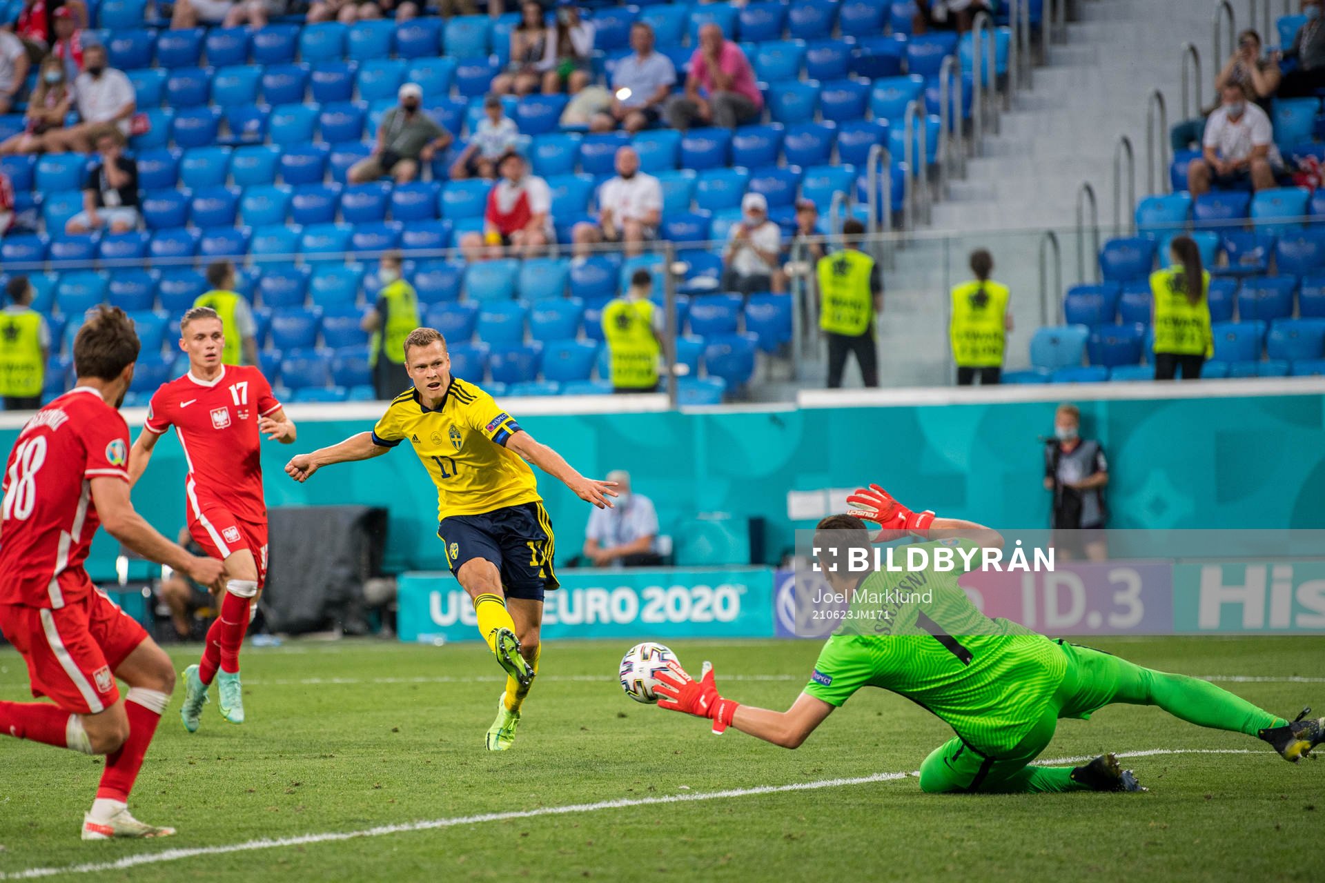 Viktor Claesson of Sweden scores the 3-2 goal against