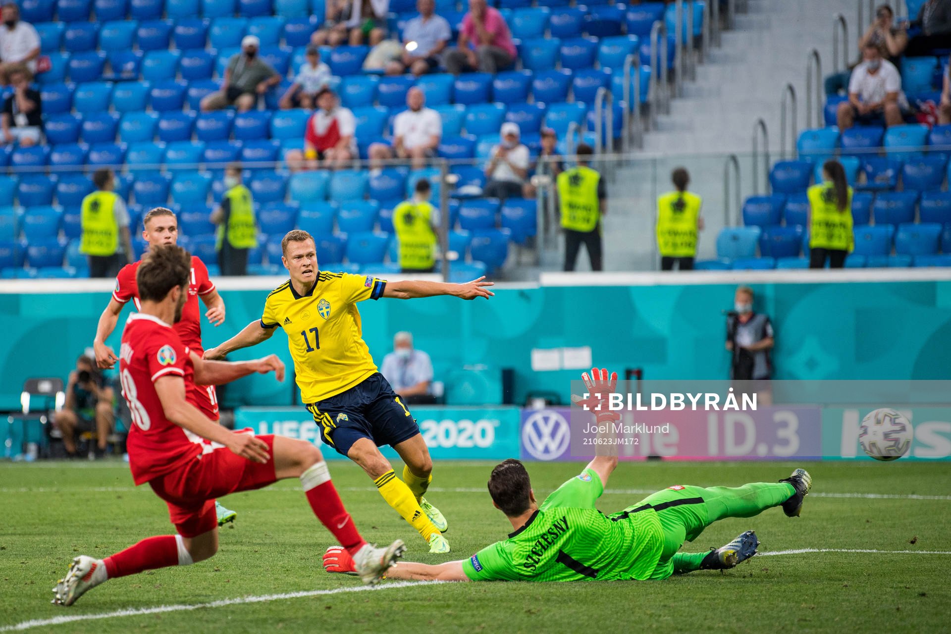 Viktor Claesson of Sweden scores the 3-2 goal against