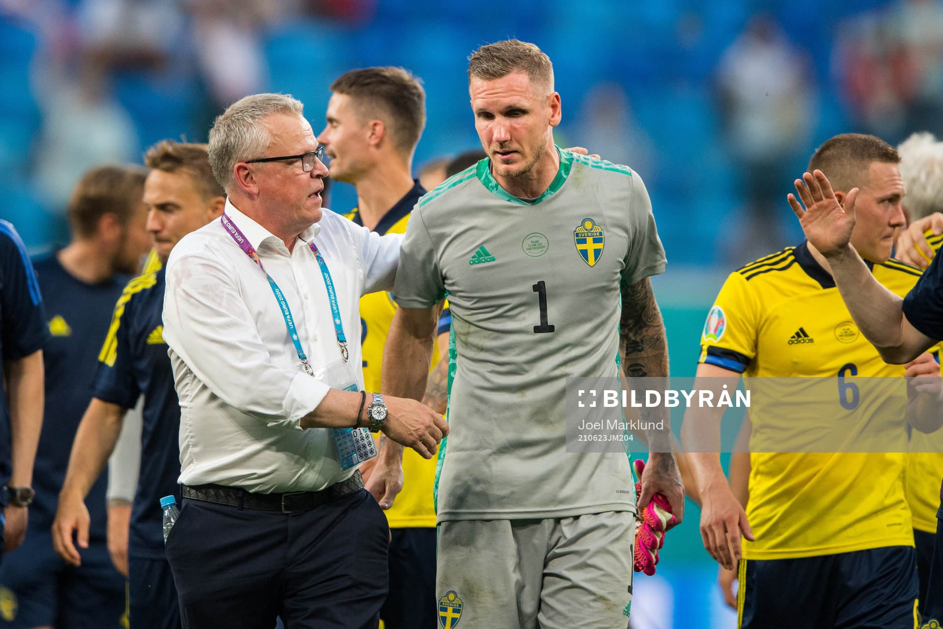 Head coach Janne Andersson and goalkeeper Robin Olsen of