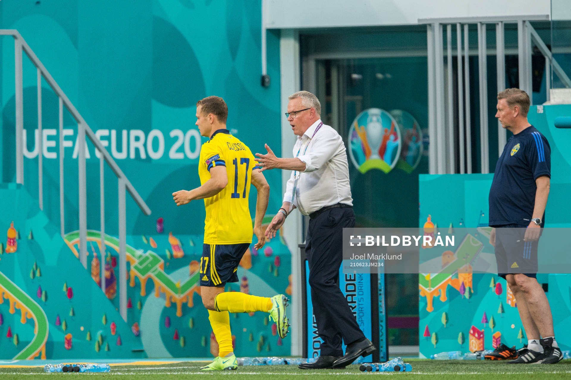 Viktor Claesson and head coach Janne Andersson of Sweden