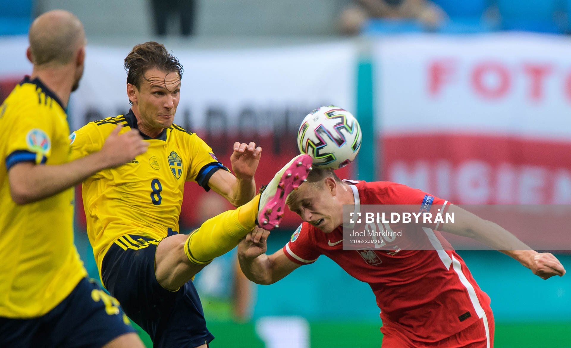 Albin Ekdal of Sweden and Piotr Zielinski of Poland in action during the UEFA Euro 2020 Football Championship match between Sweden and Poland on June 23, 2021 in Saint Petersburg. 