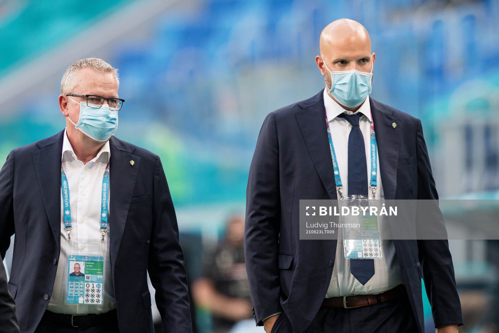 Head coach Janne Andersson and press officer Jakob Kakembo
