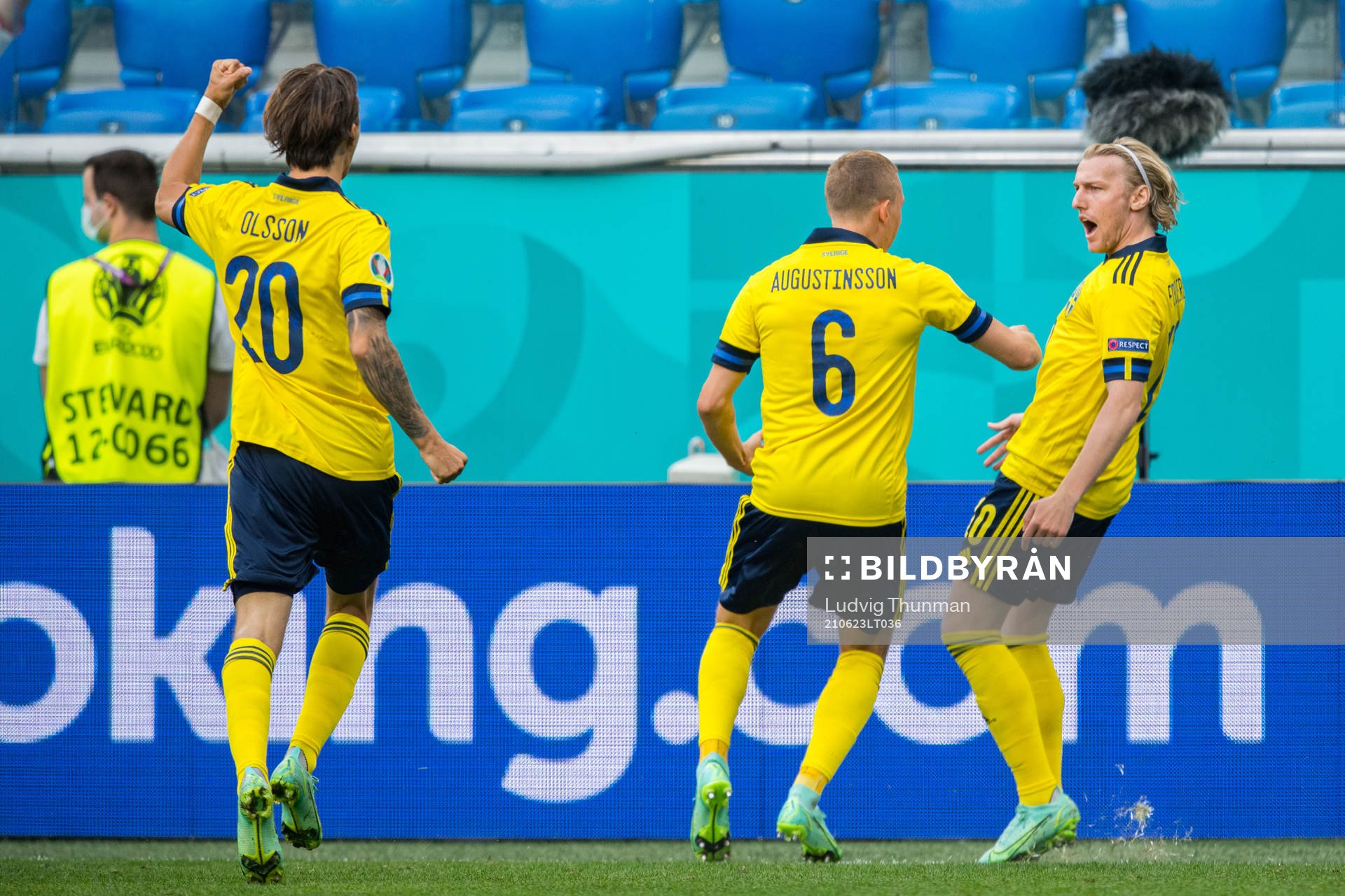 Emil Forsberg of Sweden celebrate with Ludwig Augustinsson