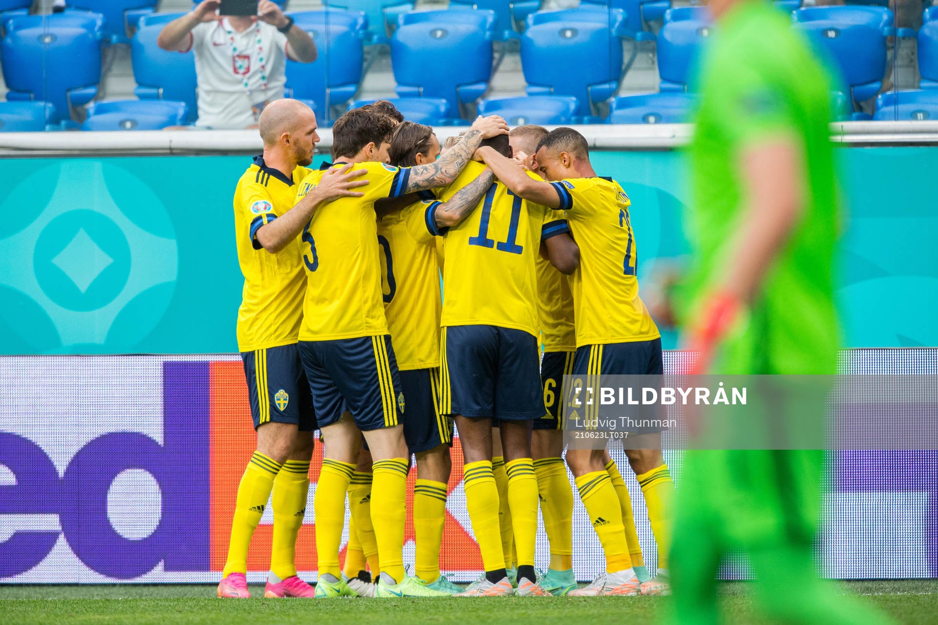 Emil Forsberg of Sweden celebrate with team mates