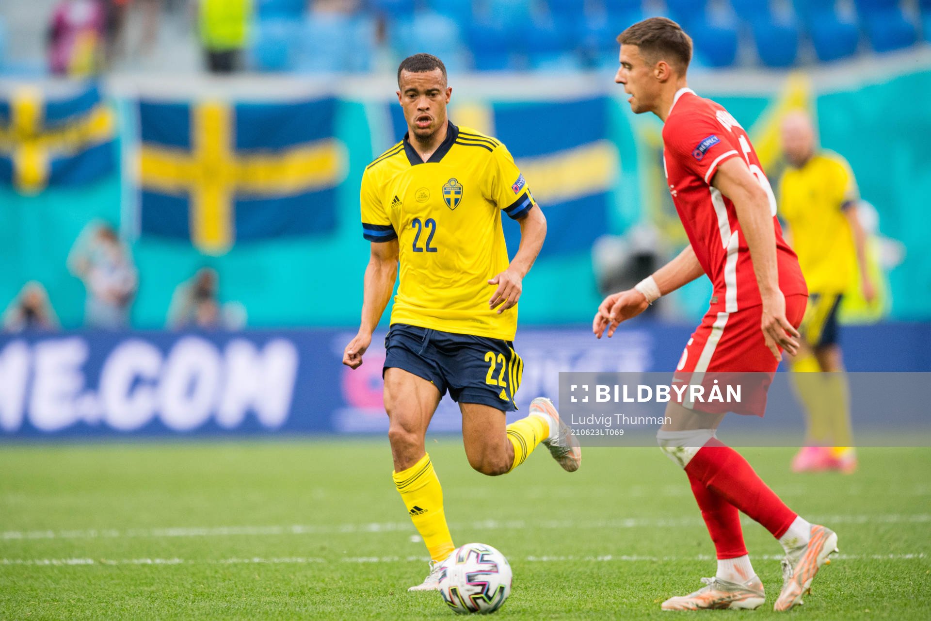Robin Quaison of Sweden and Jan Bednarek of Poland