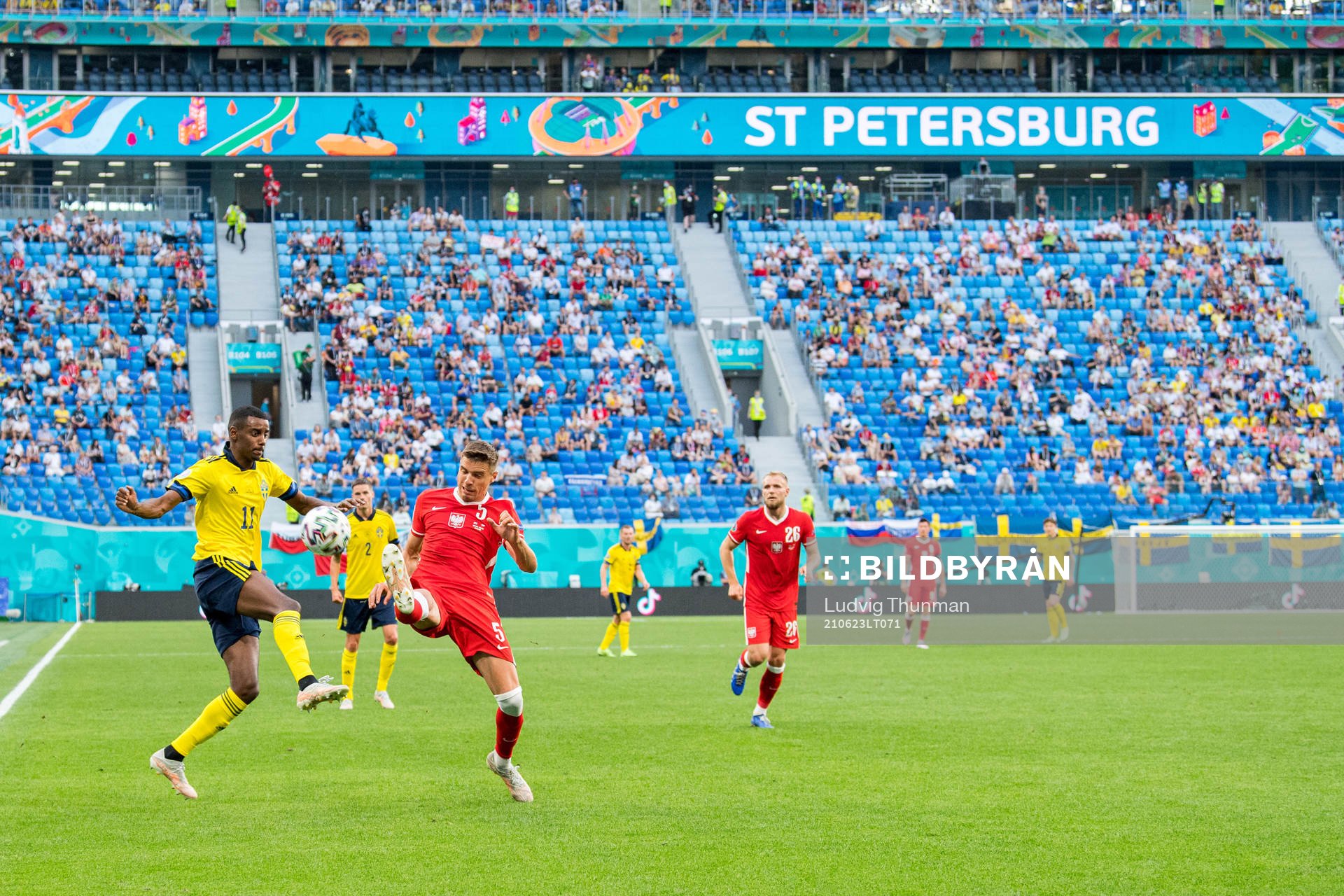 Alexander Isak of Sweden and Jan Bednarek of Poland